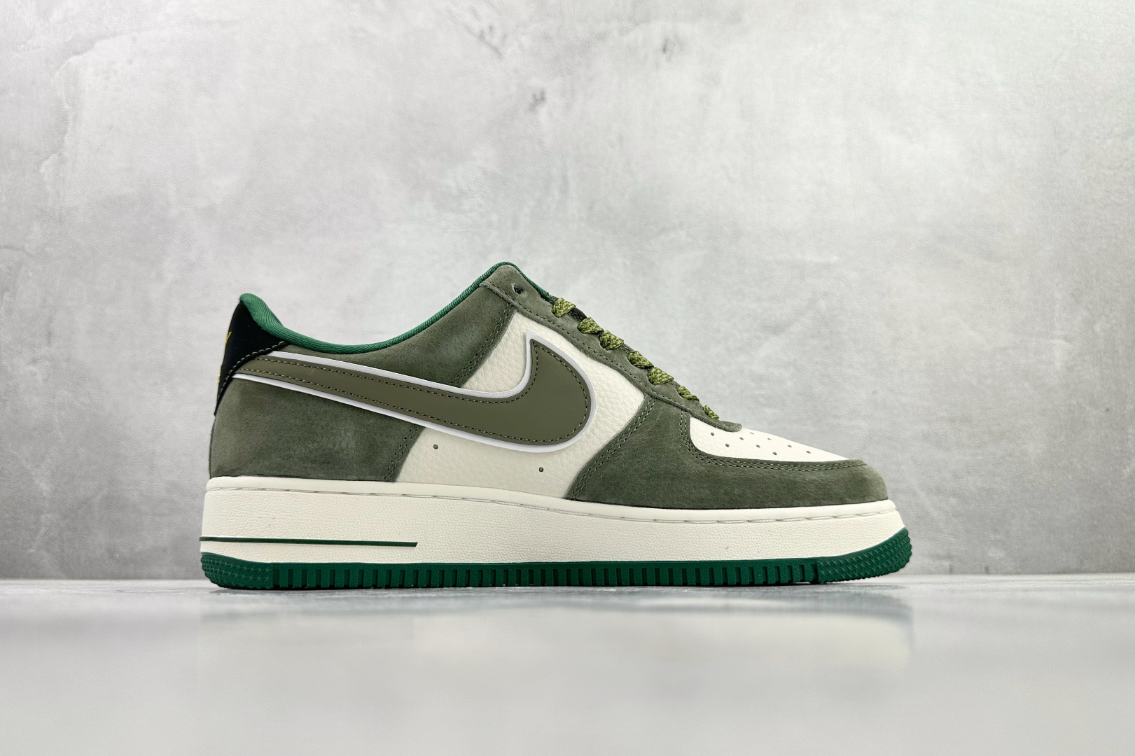 Nike AIR FORCE 1'07 LX Supreme 联名 米白绿 SY1388-027 Nike AIR FORCE 1'07 LX Supreme 联名 米白绿 SY1388-027