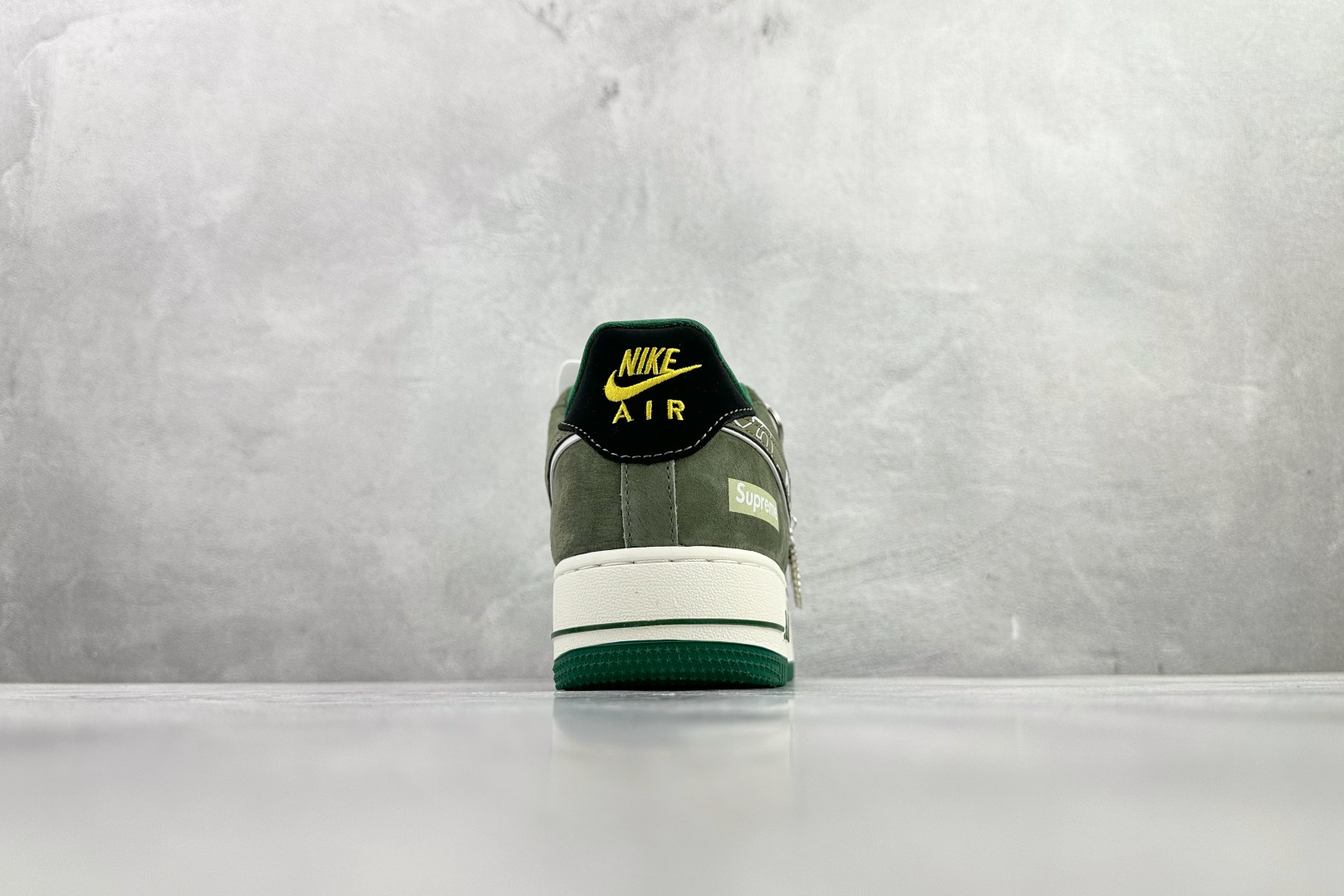 Nike AIR FORCE 1'07 LX Supreme 联名 米白绿 SY1388-027 Nike AIR FORCE 1'07 LX Supreme 联名 米白绿 SY1388-027