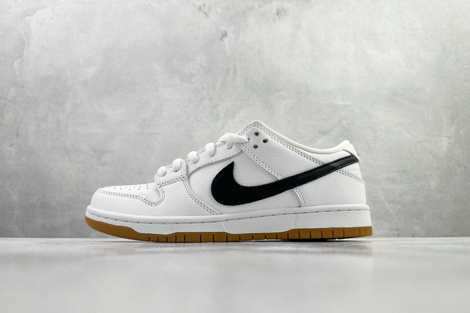 Nike Dunk SB SB Pro Iso ”Orange Label” PU 白黑 CD2563-100 Nike Dunk SB SB Pro Iso ”Orange Label” PU 白黑 CD2563-100