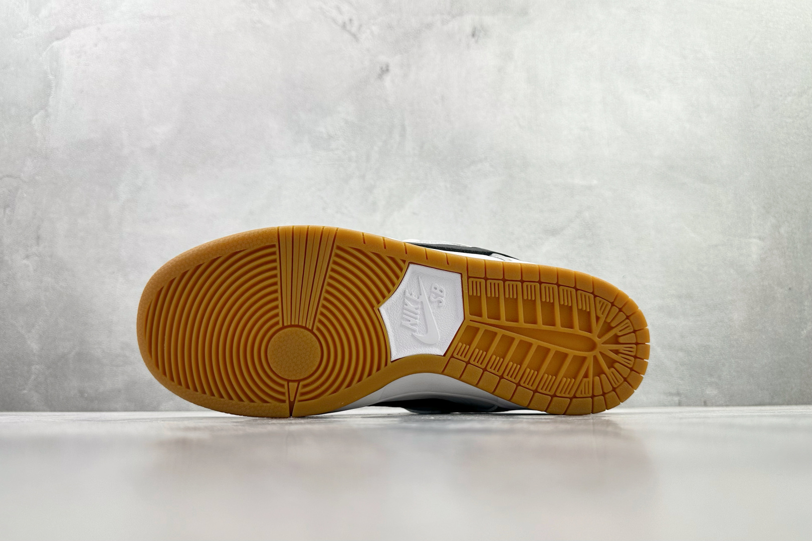 Nike Dunk SB SB Pro Iso ”Orange Label” PU 白黑 CD2563-100 Nike Dunk SB SB Pro Iso ”Orange Label” PU 白黑 CD2563-100