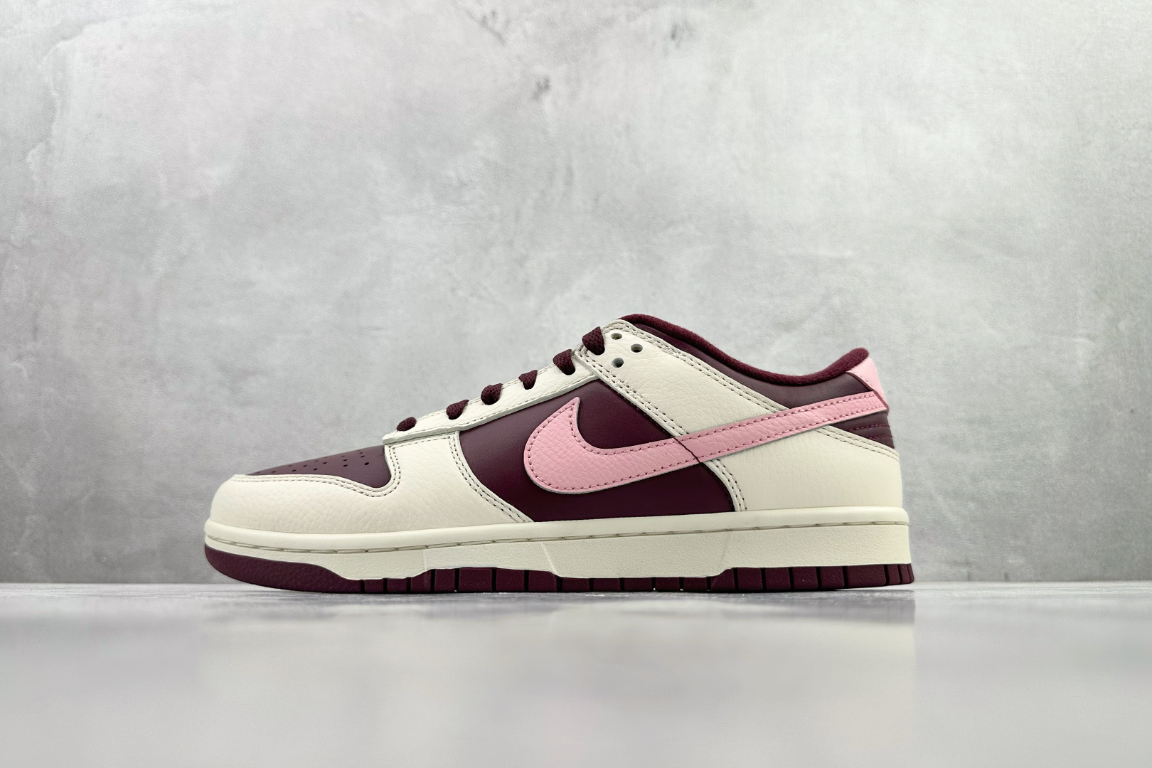 Nike Dunk ”Night Maroon and Medium Soft Pink” 酒红色 DR9705-100 Nike Dunk ”Night Maroon and Medium Soft Pink” 酒红色 DR9705-100
