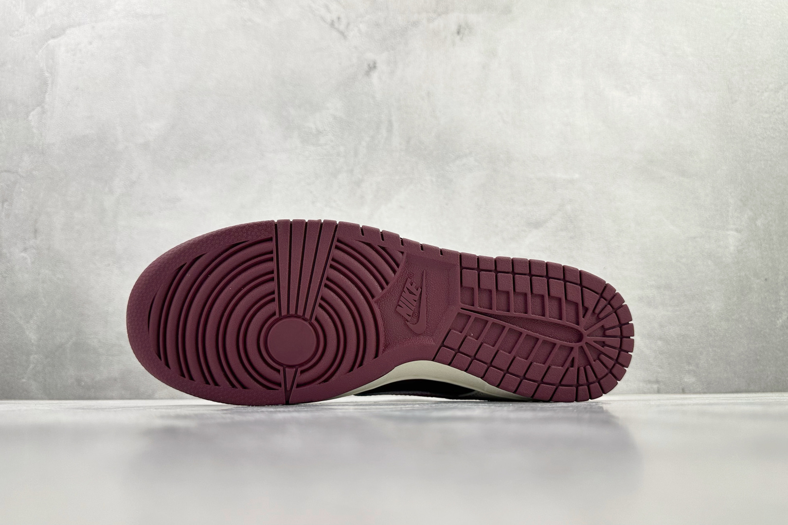 Nike Dunk ”Night Maroon and Medium Soft Pink” 酒红色 DR9705-100 Nike Dunk ”Night Maroon and Medium Soft Pink” 酒红色 DR9705-100