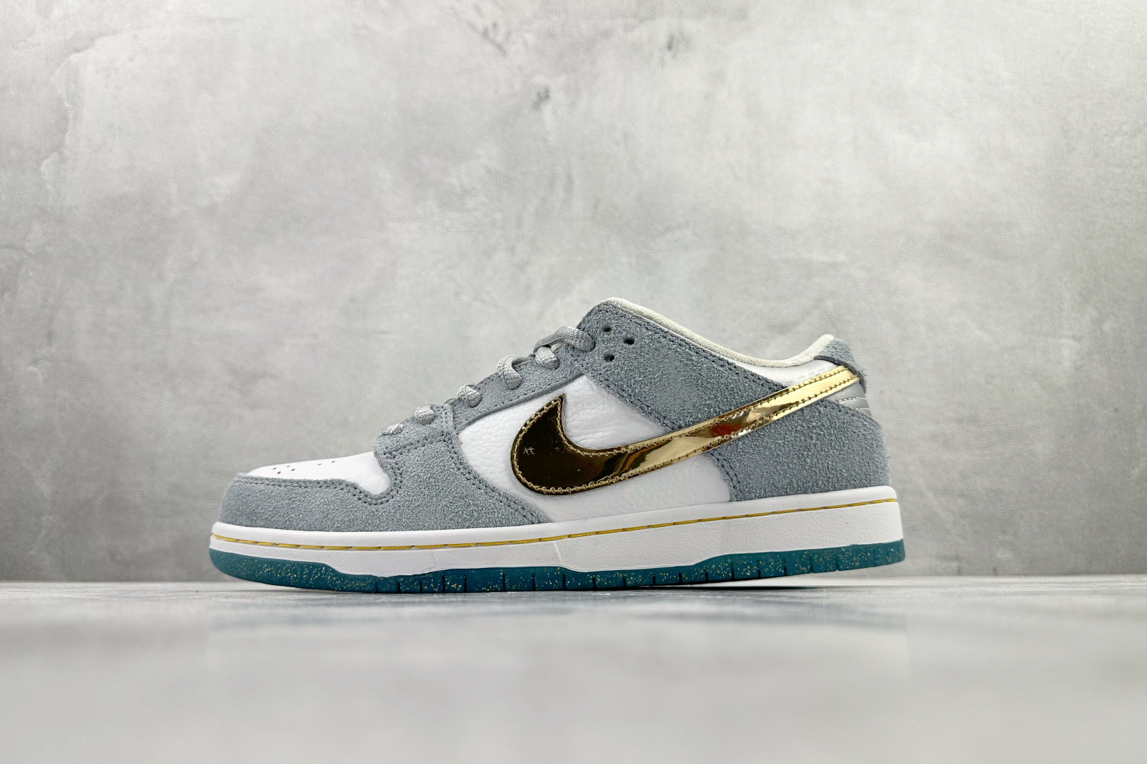 Nike Dunk SB SB Pro QS ”Holiday Special”冰雪奇缘 蓝色 DC9936-100 Nike Dunk SB SB Pro QS ”Holiday Special”冰雪奇缘 蓝色 DC9936-100