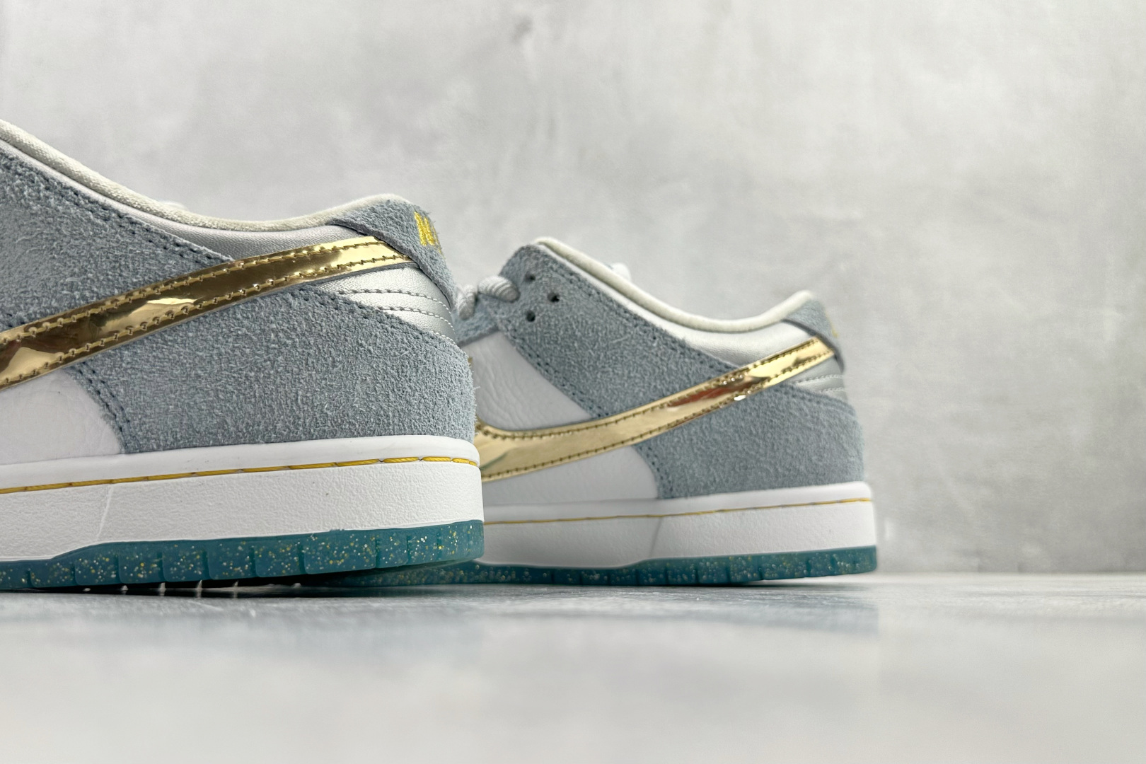 Nike Dunk SB SB Pro QS ”Holiday Special”冰雪奇缘 蓝色 DC9936-100 Nike Dunk SB SB Pro QS ”Holiday Special”冰雪奇缘 蓝色 DC9936-100
