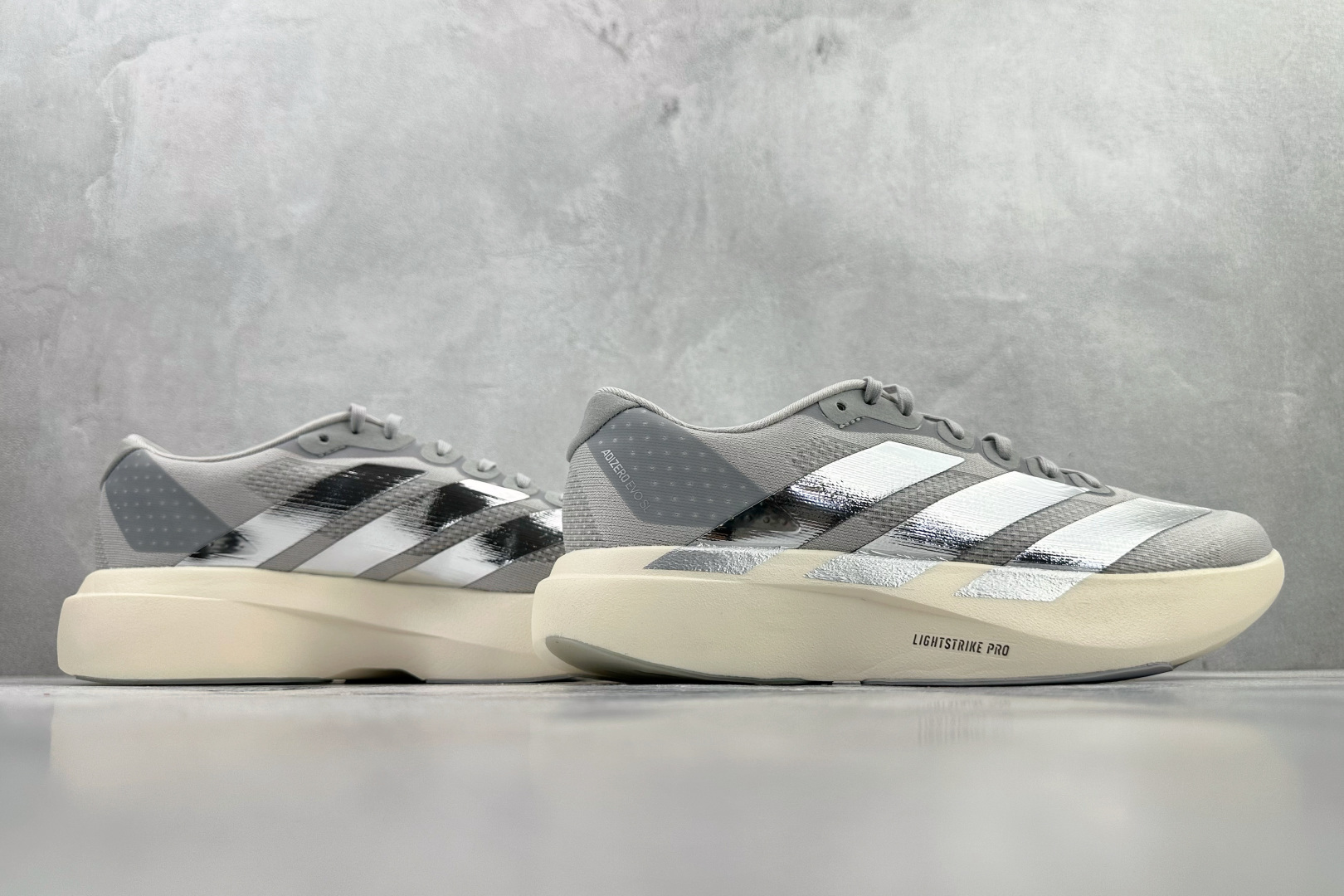 全新工厂开发 adidas Adizero Evo SL 灰银 KJ9664 全新工厂开发 adidas Adizero Evo SL 灰银 KJ9664