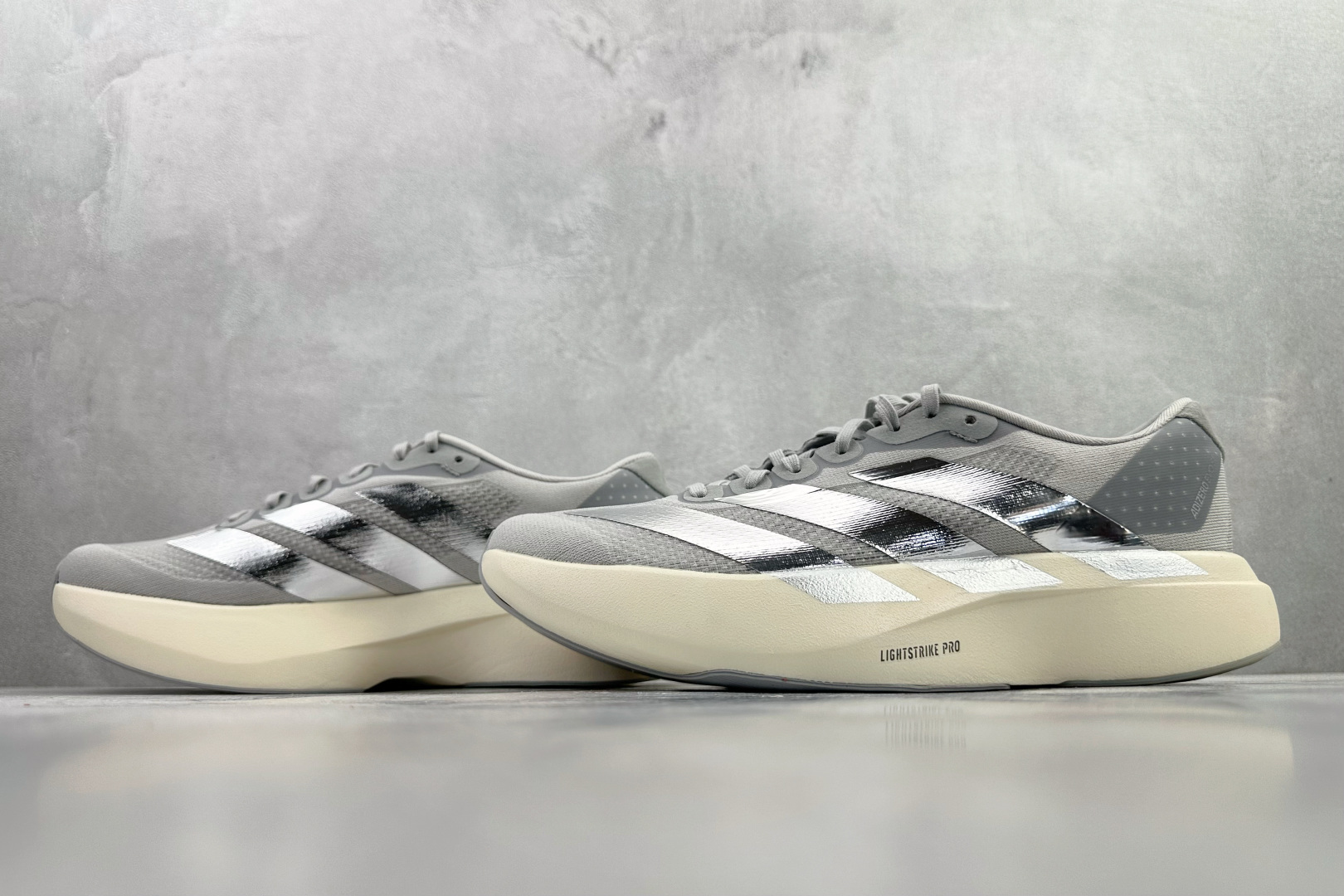 全新工厂开发 adidas Adizero Evo SL 灰银 KJ9664 全新工厂开发 adidas Adizero Evo SL 灰银 KJ9664
