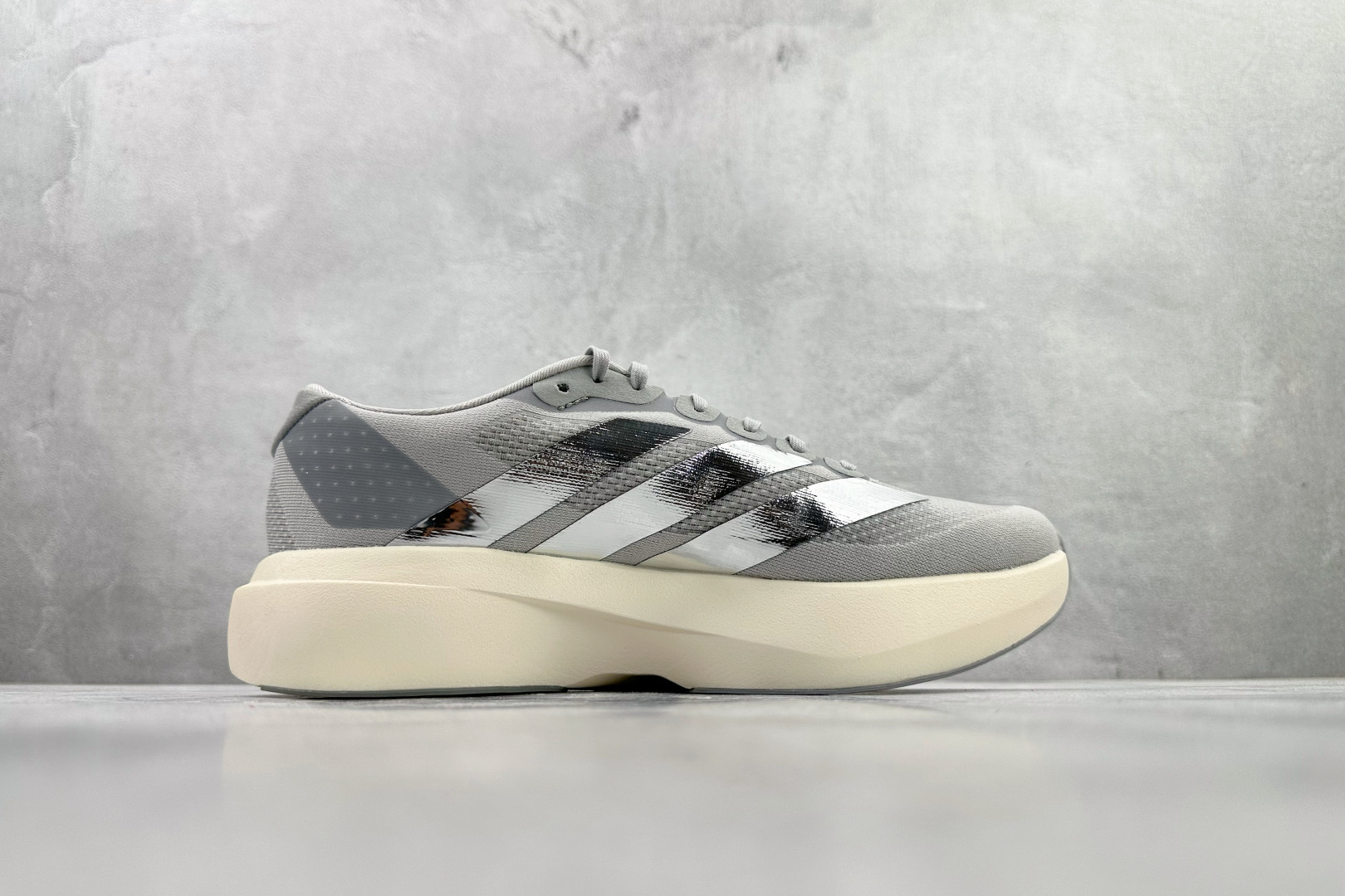 全新工厂开发 adidas Adizero Evo SL 灰银 KJ9664 全新工厂开发 adidas Adizero Evo SL 灰银 KJ9664
