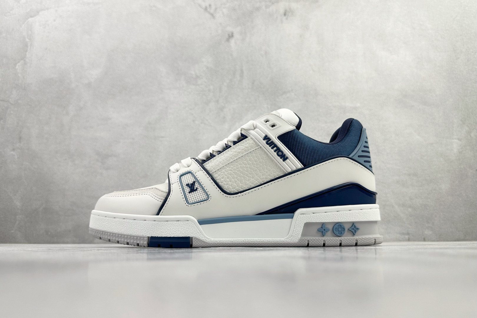 顶级代购品质独立私人订单 LOUIS VUITTON Trainer 白蓝 1AIJ24 顶级代购品质独立私人订单 LOUIS VUITTON Trainer 白蓝 1AIJ24