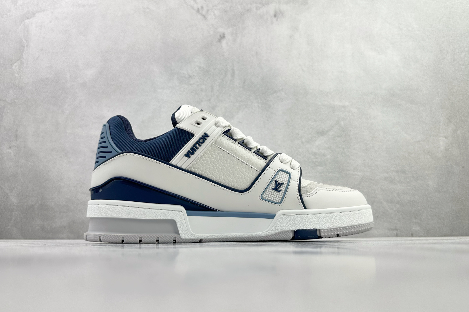 顶级代购品质独立私人订单 LOUIS VUITTON Trainer 白蓝 1AIJ24 顶级代购品质独立私人订单 LOUIS VUITTON Trainer 白蓝 1AIJ24