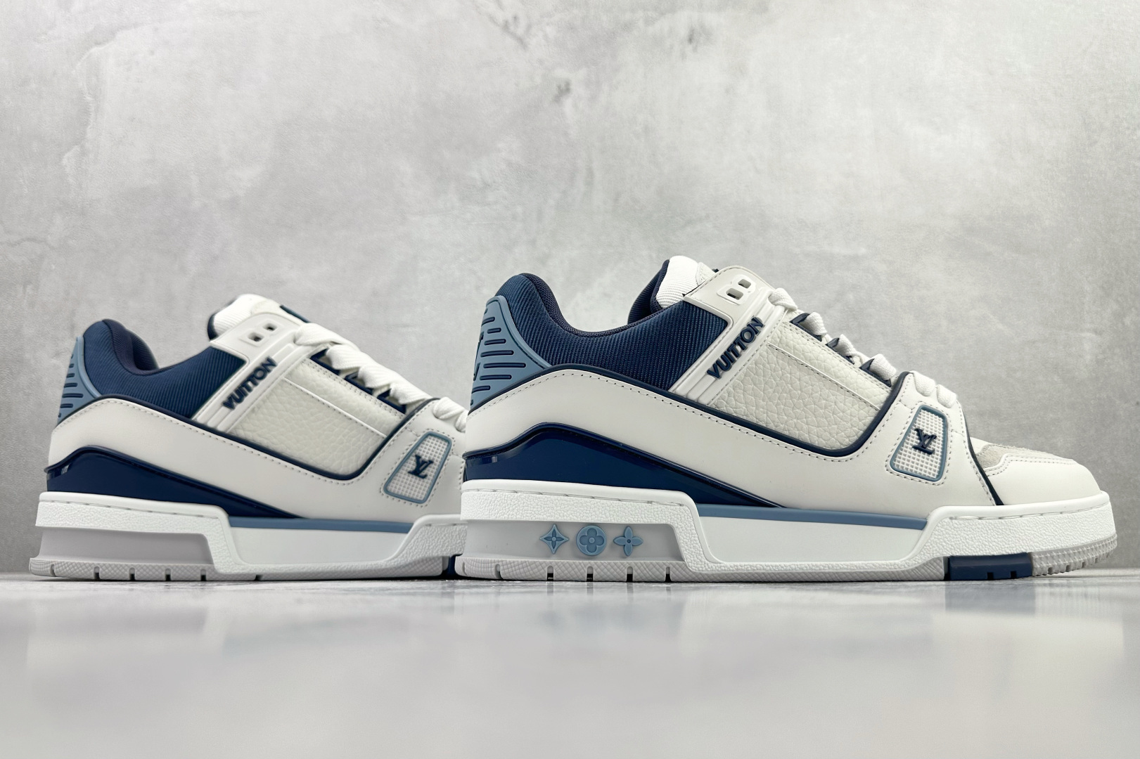 顶级代购品质独立私人订单 LOUIS VUITTON Trainer 白蓝 1AIJ24 顶级代购品质独立私人订单 LOUIS VUITTON Trainer 白蓝 1AIJ24