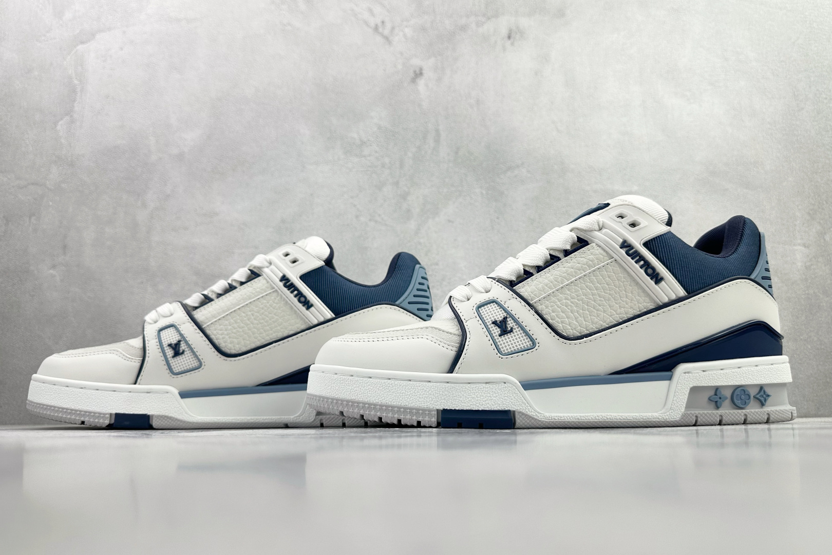 顶级代购品质独立私人订单 LOUIS VUITTON Trainer 白蓝 1AIJ24 顶级代购品质独立私人订单 LOUIS VUITTON Trainer 白蓝 1AIJ24