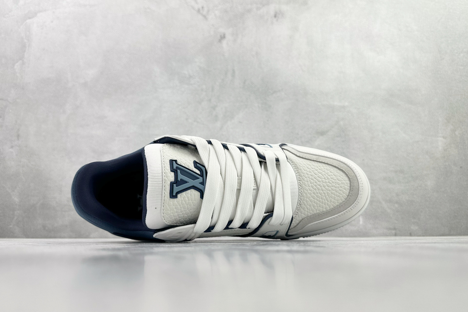 顶级代购品质独立私人订单 LOUIS VUITTON Trainer 白蓝 1AIJ24 顶级代购品质独立私人订单 LOUIS VUITTON Trainer 白蓝 1AIJ24