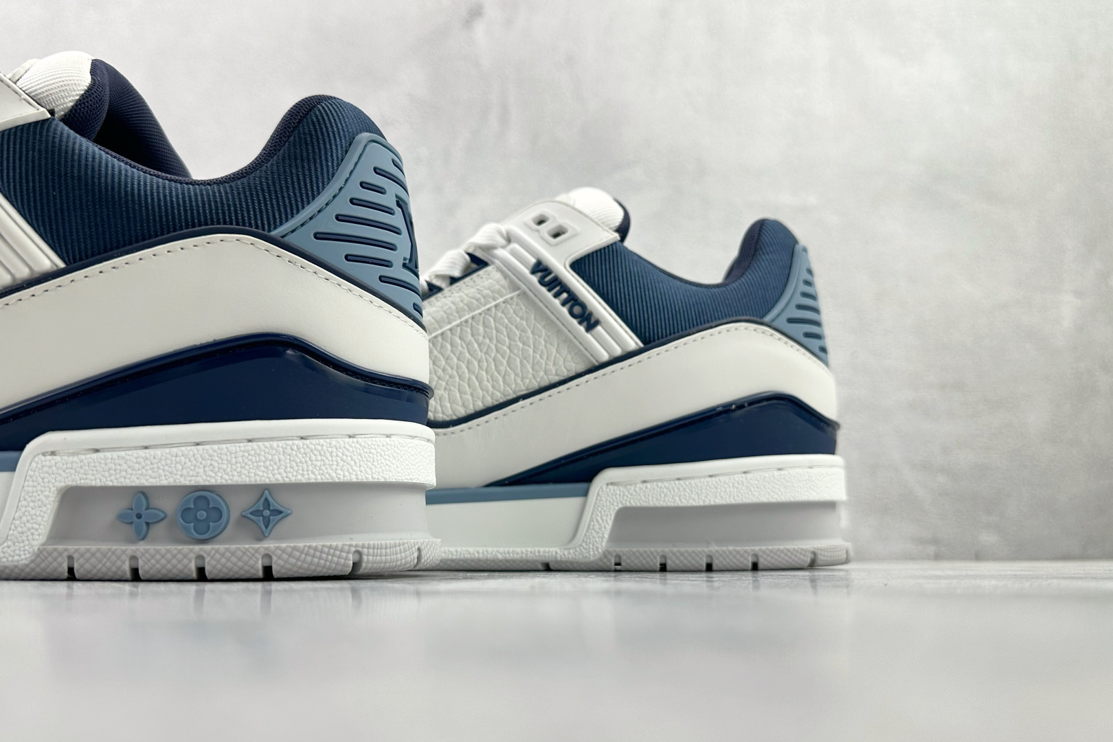 顶级代购品质独立私人订单 LOUIS VUITTON Trainer 白蓝 1AIJ24 顶级代购品质独立私人订单 LOUIS VUITTON Trainer 白蓝 1AIJ24