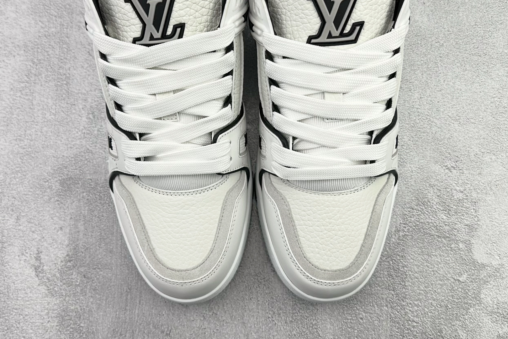顶级代购品质独立私人订单 LOUIS VUITTON Trainer 白黑 1AIJ44 顶级代购品质独立私人订单 LOUIS VUITTON Trainer 白黑 1AIJ44