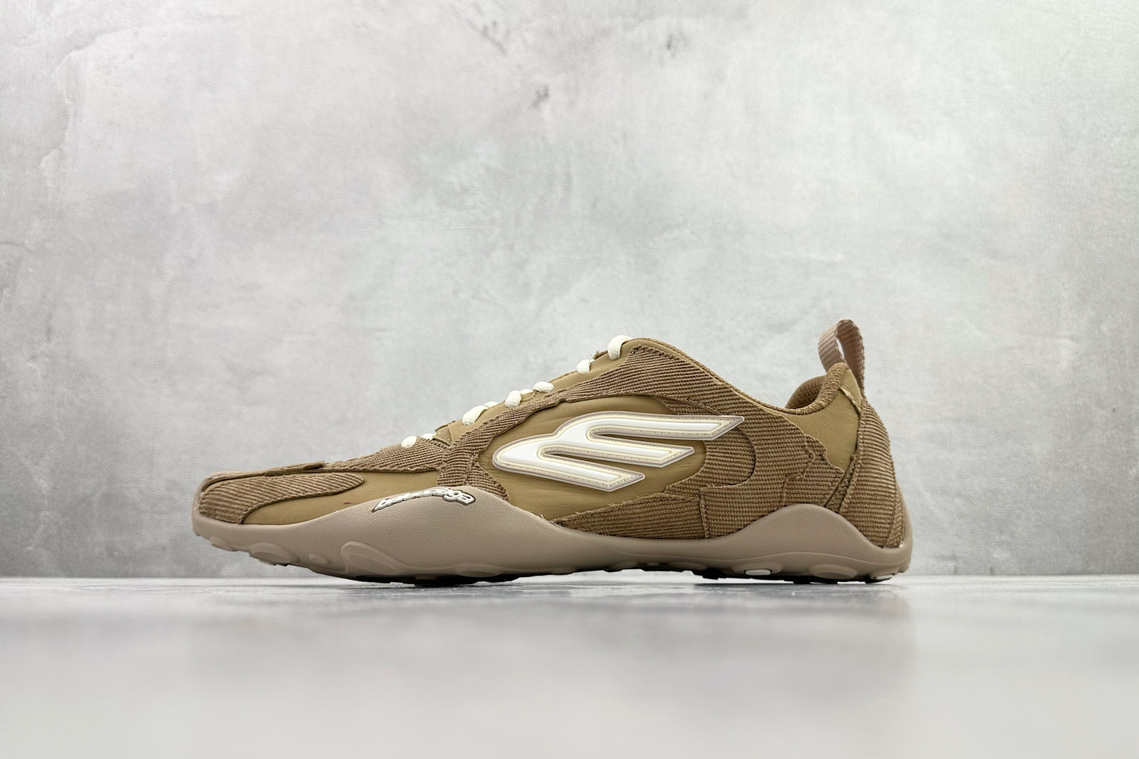 Balenciaga巴黎世家 Monday Ultra米色 853505WMNDI Balenciaga巴黎世家 Monday Ultra米色 853505WMNDI