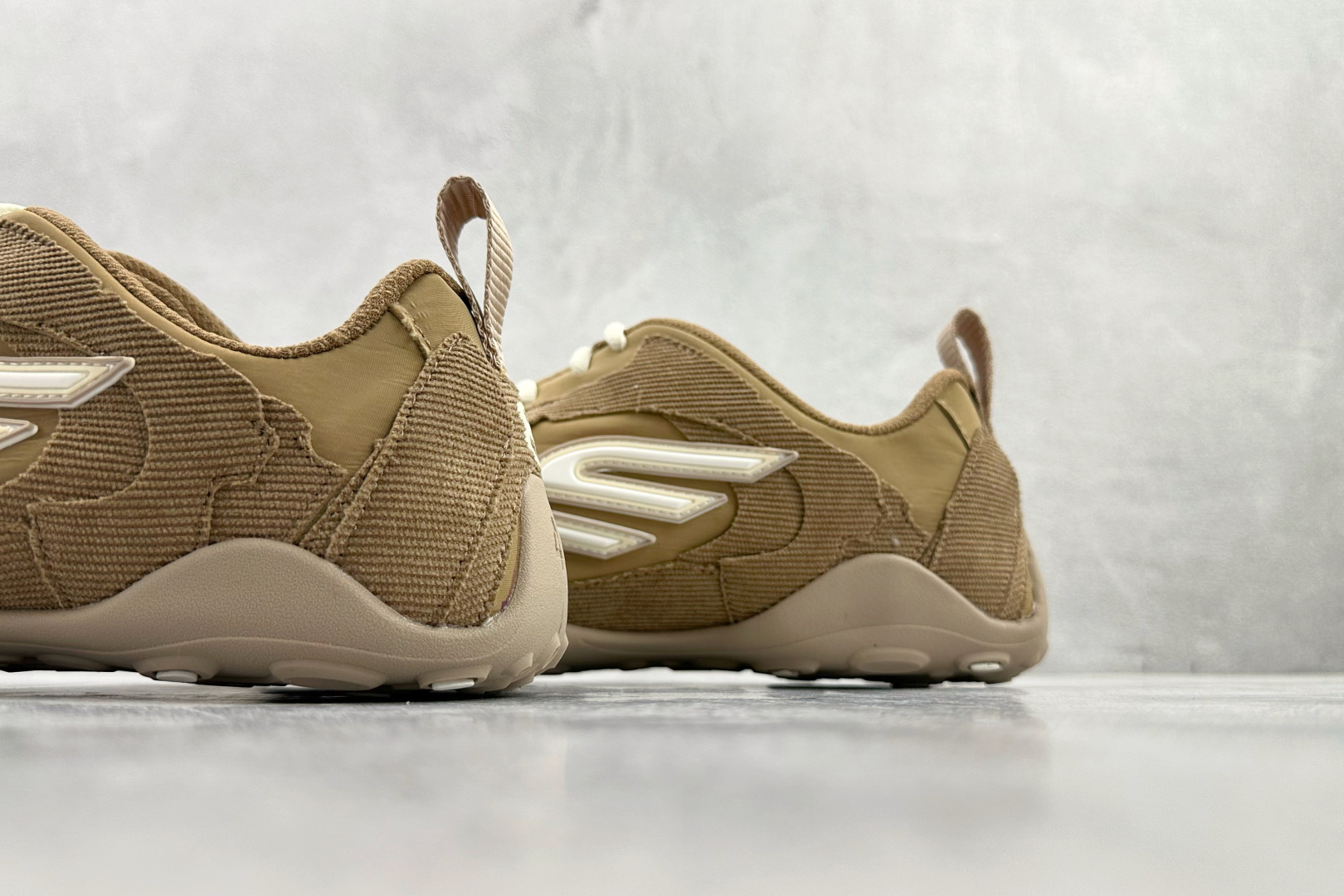 Balenciaga巴黎世家 Monday Ultra米色 853505WMNDI Balenciaga巴黎世家 Monday Ultra米色 853505WMNDI