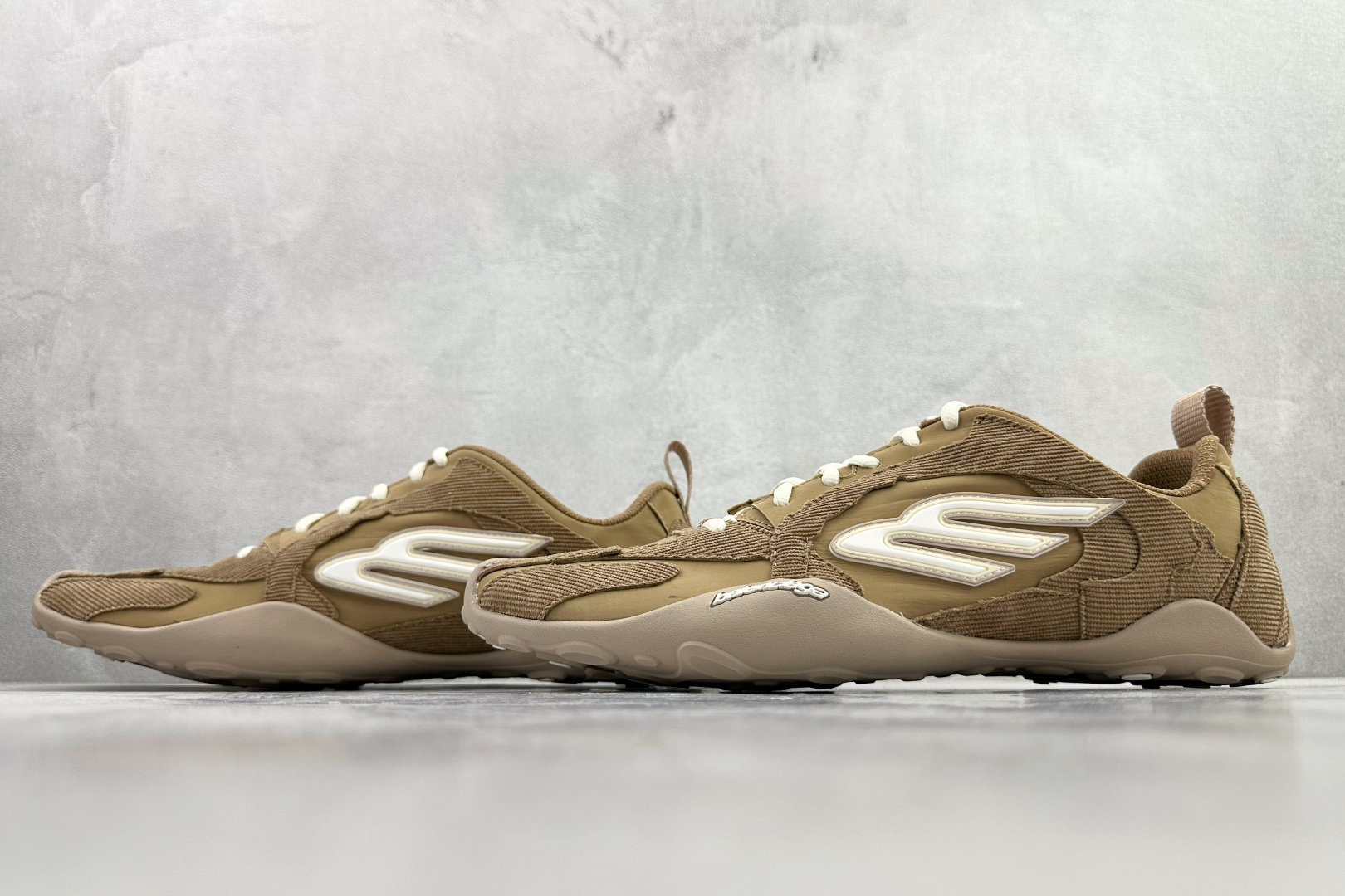 Balenciaga巴黎世家 Monday Ultra米色 853505WMNDI Balenciaga巴黎世家 Monday Ultra米色 853505WMNDI