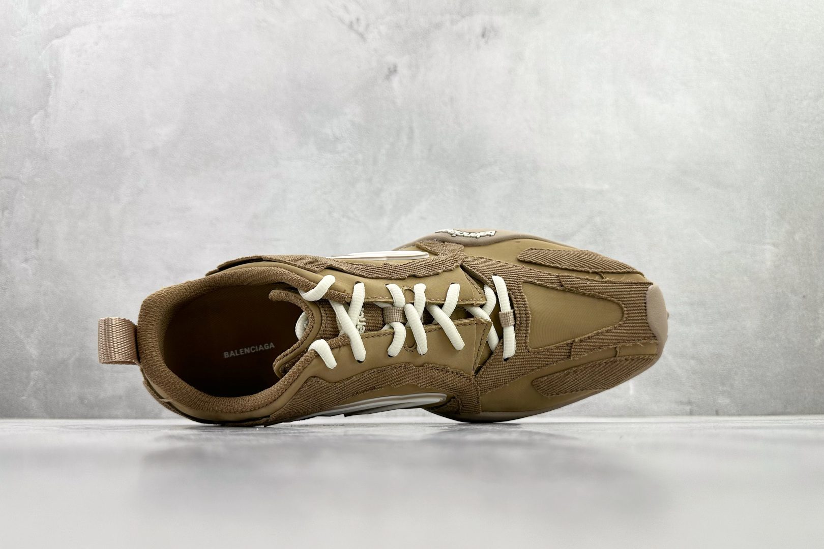 Balenciaga巴黎世家 Monday Ultra米色 853505WMNDI Balenciaga巴黎世家 Monday Ultra米色 853505WMNDI