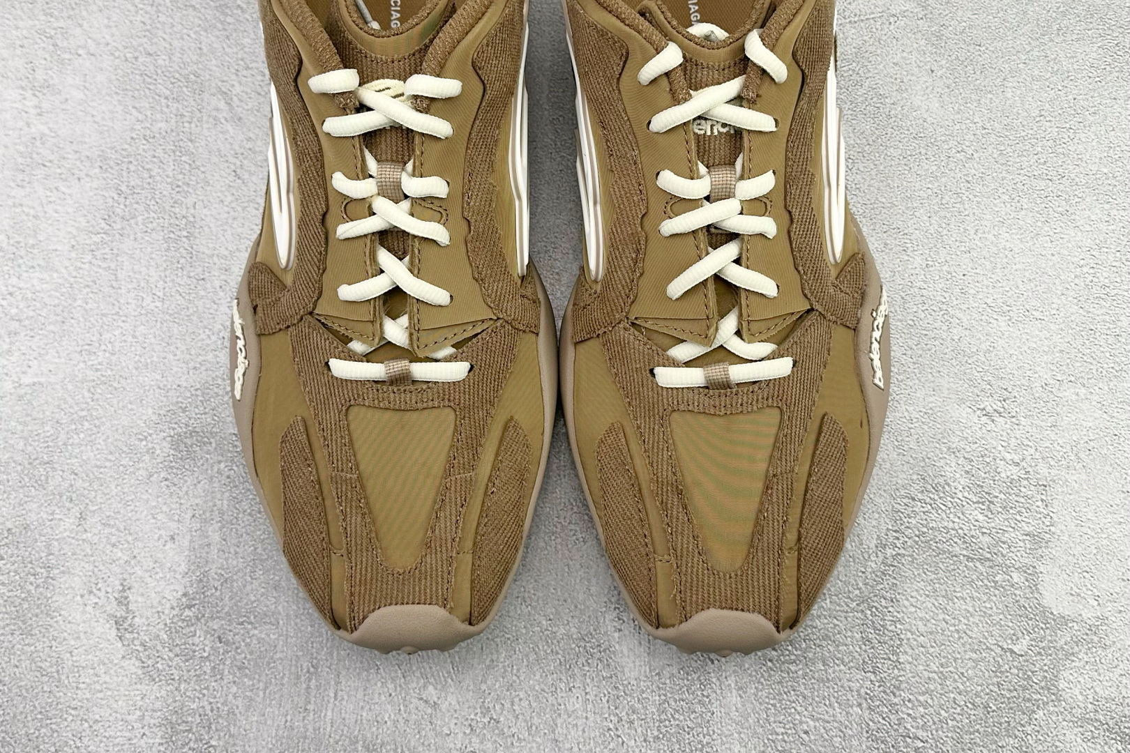 Balenciaga巴黎世家 Monday Ultra米色 853505WMNDI Balenciaga巴黎世家 Monday Ultra米色 853505WMNDI