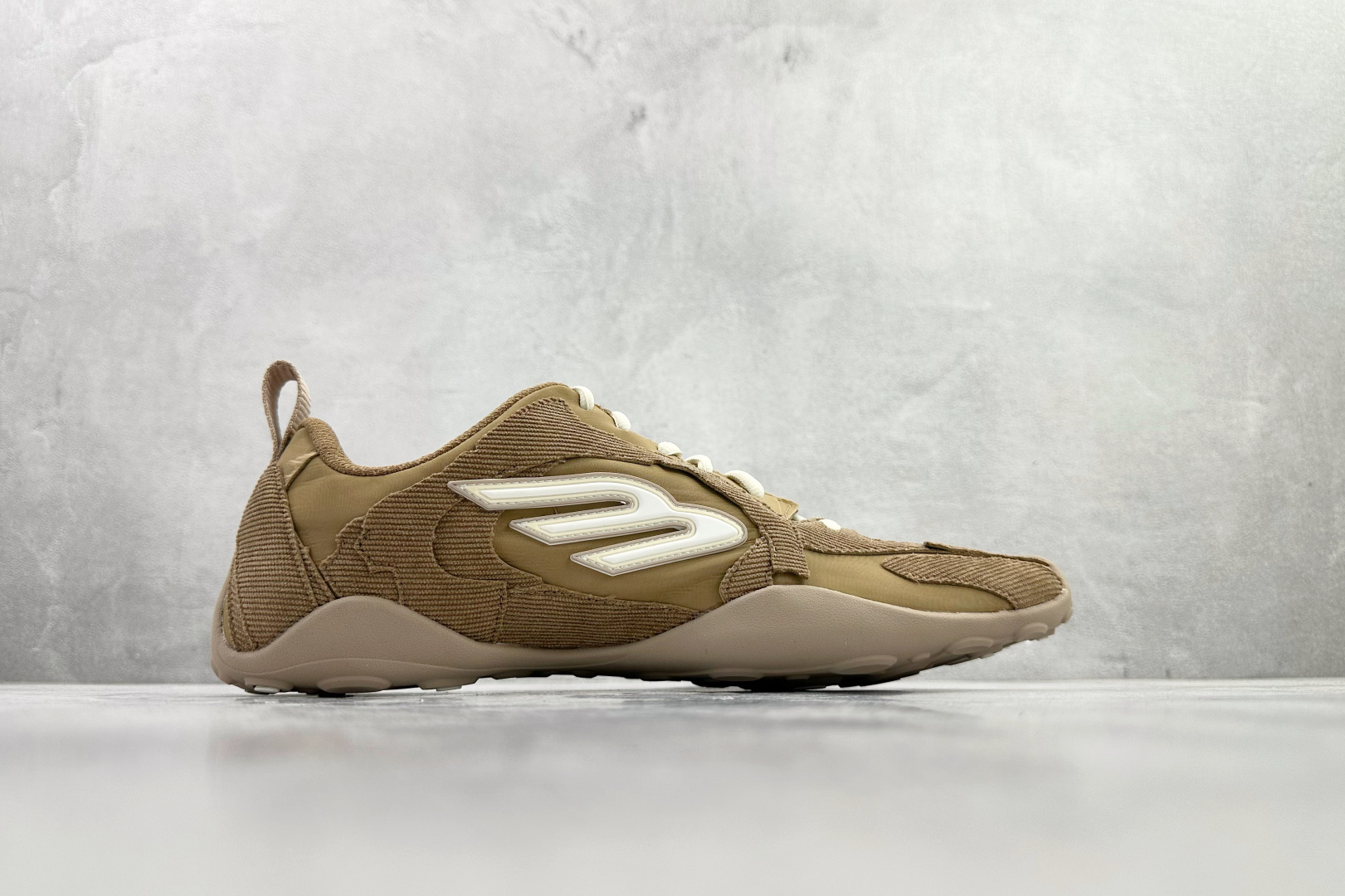 Balenciaga巴黎世家 Monday Ultra米色 853505WMNDI Balenciaga巴黎世家 Monday Ultra米色 853505WMNDI