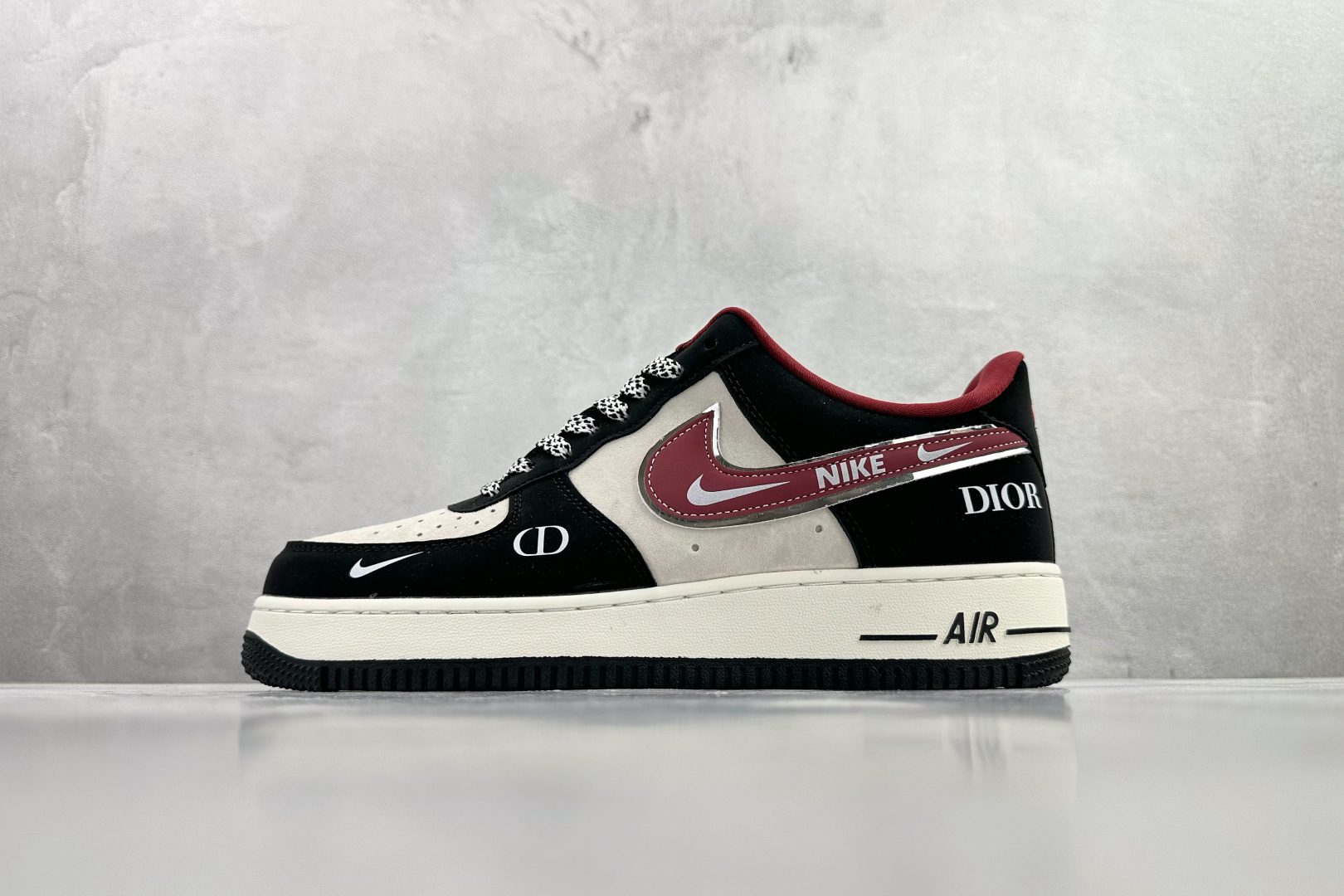 Nike AIR FORCE 1’07 LX DIOR 联名 黑红 SY1388-029 Nike AIR FORCE 1’07 LX DIOR 联名 黑红 SY1388-029