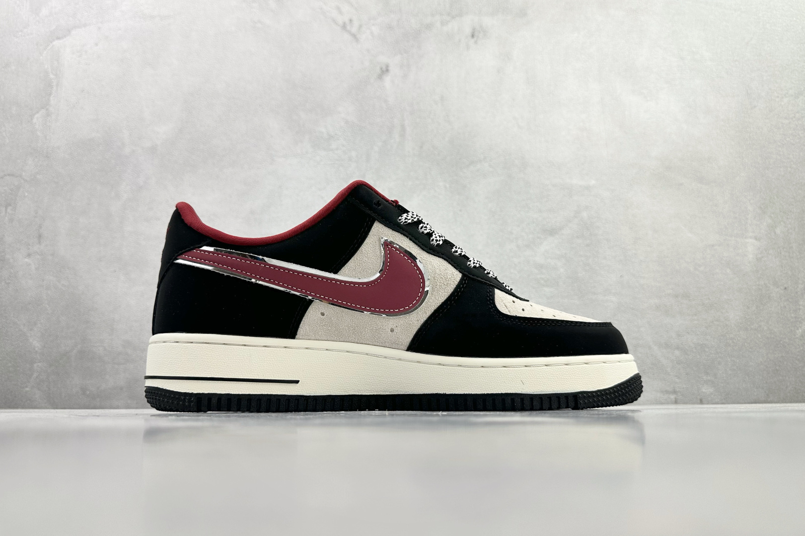 Nike AIR FORCE 1'07 LX DIOR 联名 黑红 SY1388-029 Nike AIR FORCE 1'07 LX DIOR 联名 黑红 SY1388-029