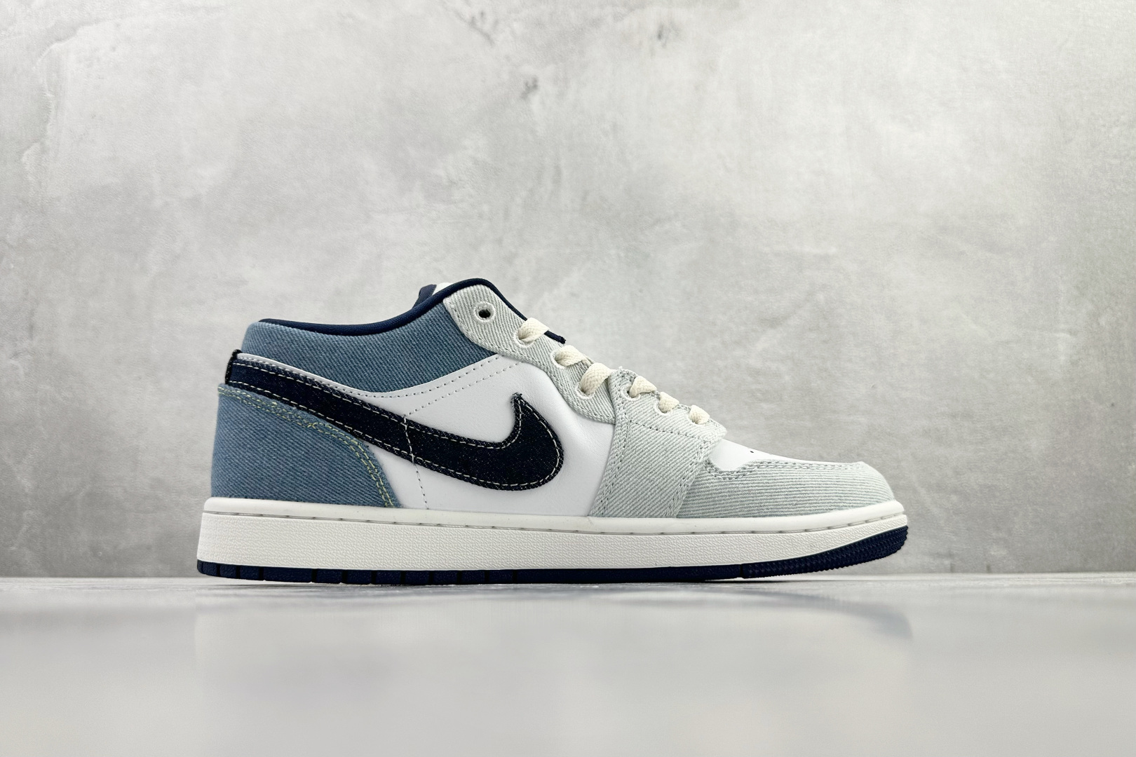 平台爆款 Jordan Air Jordan 1 Low SE 白蓝色 IH0648-141 平台爆款 Jordan Air Jordan 1 Low SE 白蓝色 IH0648-141