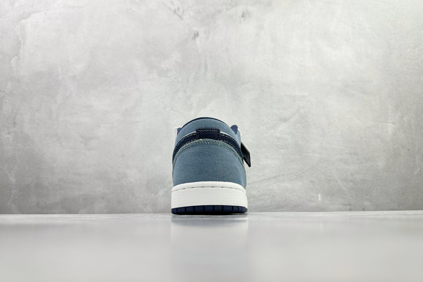 平台爆款 Jordan Air Jordan 1 Low SE 白蓝色 IH0648-141 平台爆款 Jordan Air Jordan 1 Low SE 白蓝色 IH0648-141