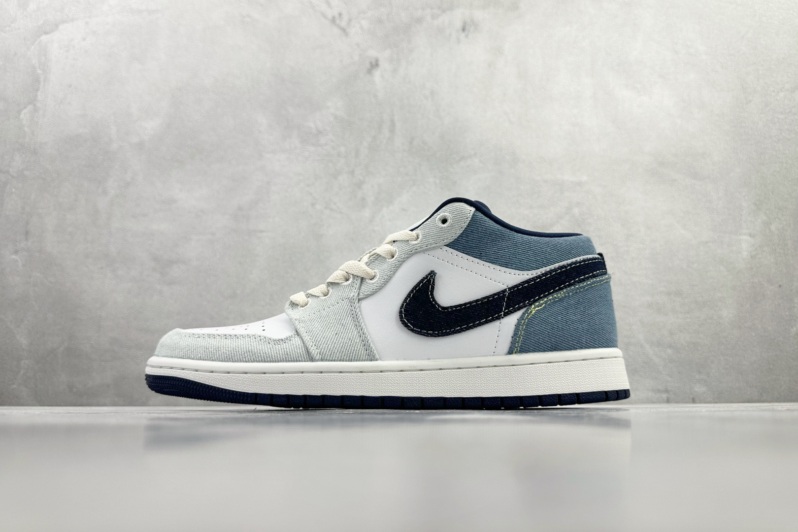 平台爆款 Jordan Air Jordan 1 Low SE 白蓝色 IH0648-141 平台爆款 Jordan Air Jordan 1 Low SE 白蓝色 IH0648-141