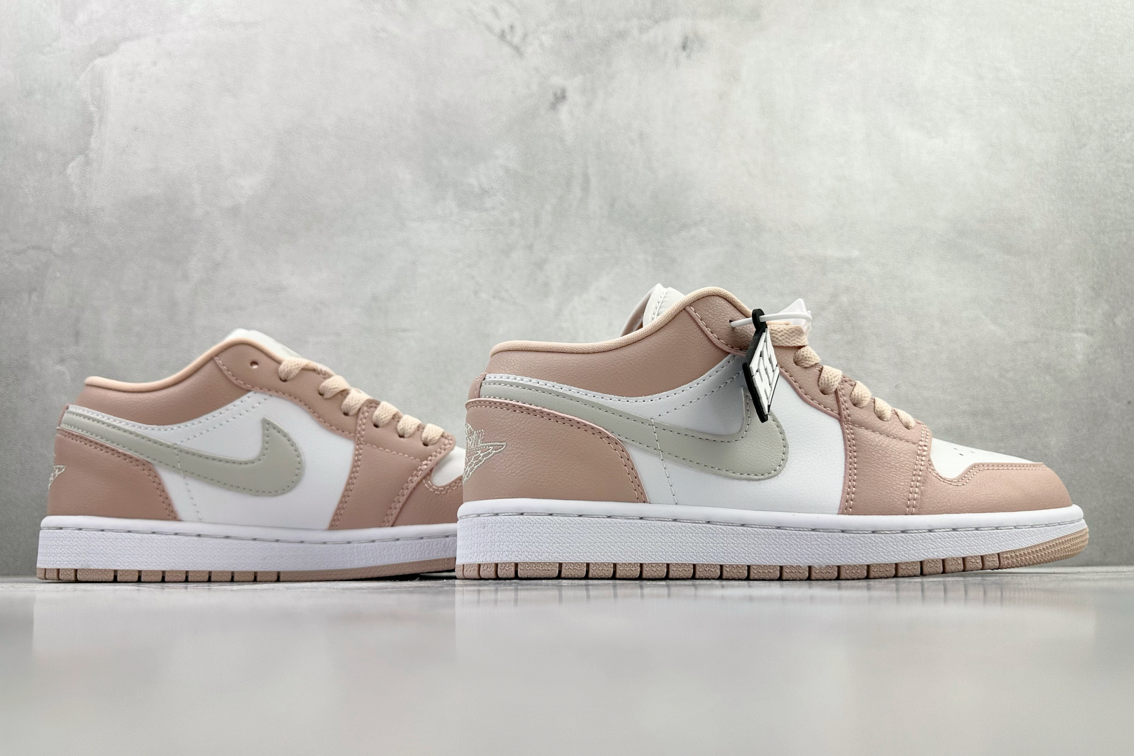平台爆款 Jordan Air Jordan 1 Low 粉白 DC0774-120 平台爆款 Jordan Air Jordan 1 Low 粉白 DC0774-120