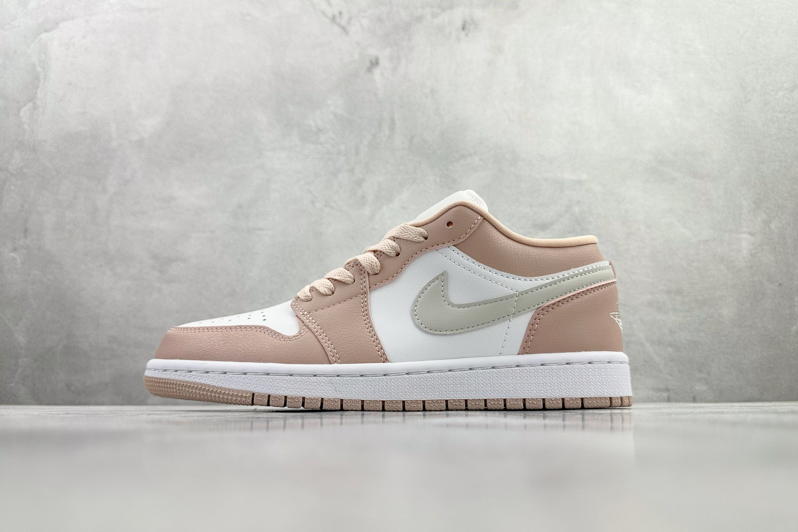 平台爆款 Jordan Air Jordan 1 Low 粉白 DC0774-120 平台爆款 Jordan Air Jordan 1 Low 粉白 DC0774-120