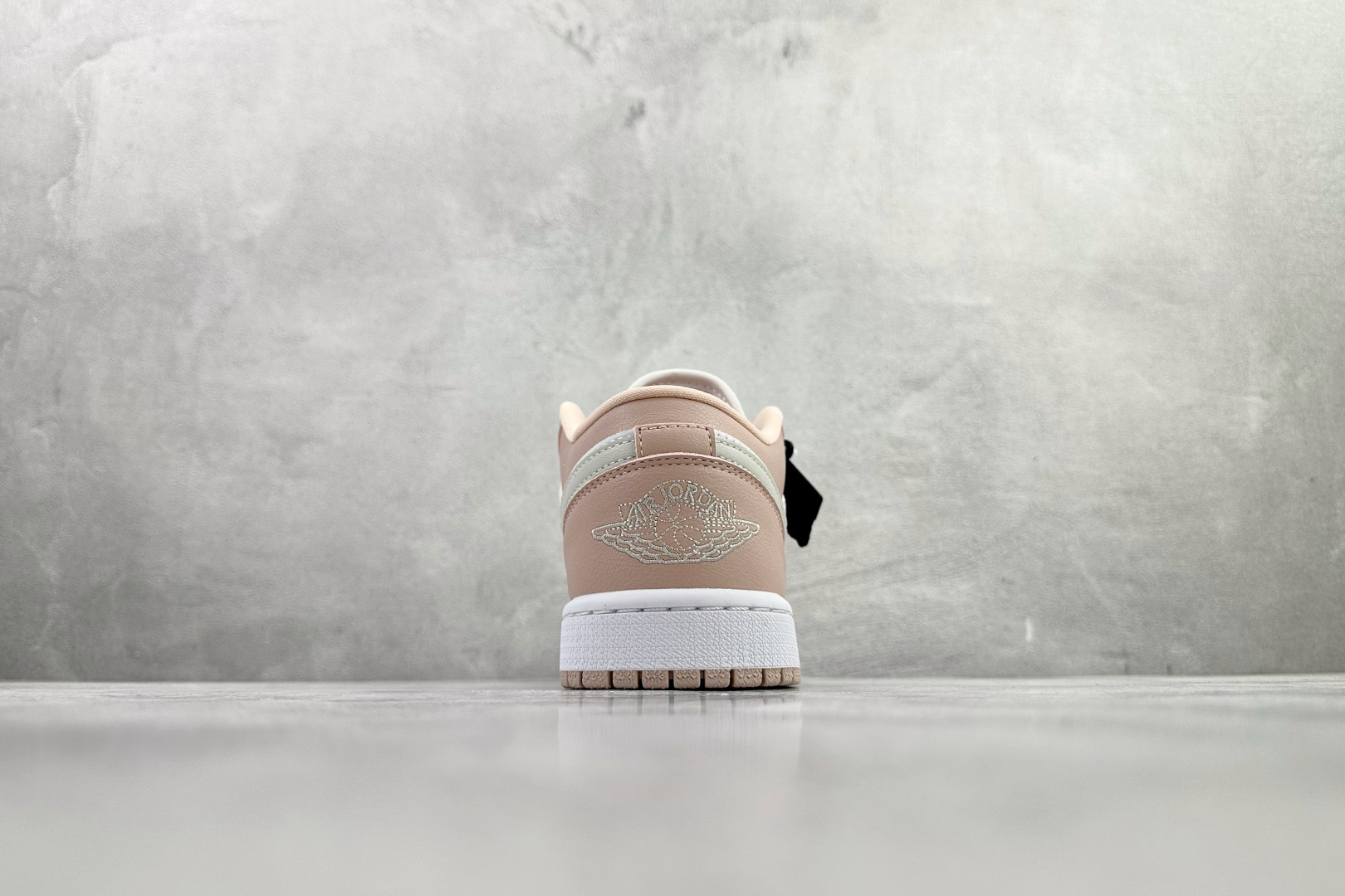 平台爆款 Jordan Air Jordan 1 Low 粉白 DC0774-120 平台爆款 Jordan Air Jordan 1 Low 粉白 DC0774-120