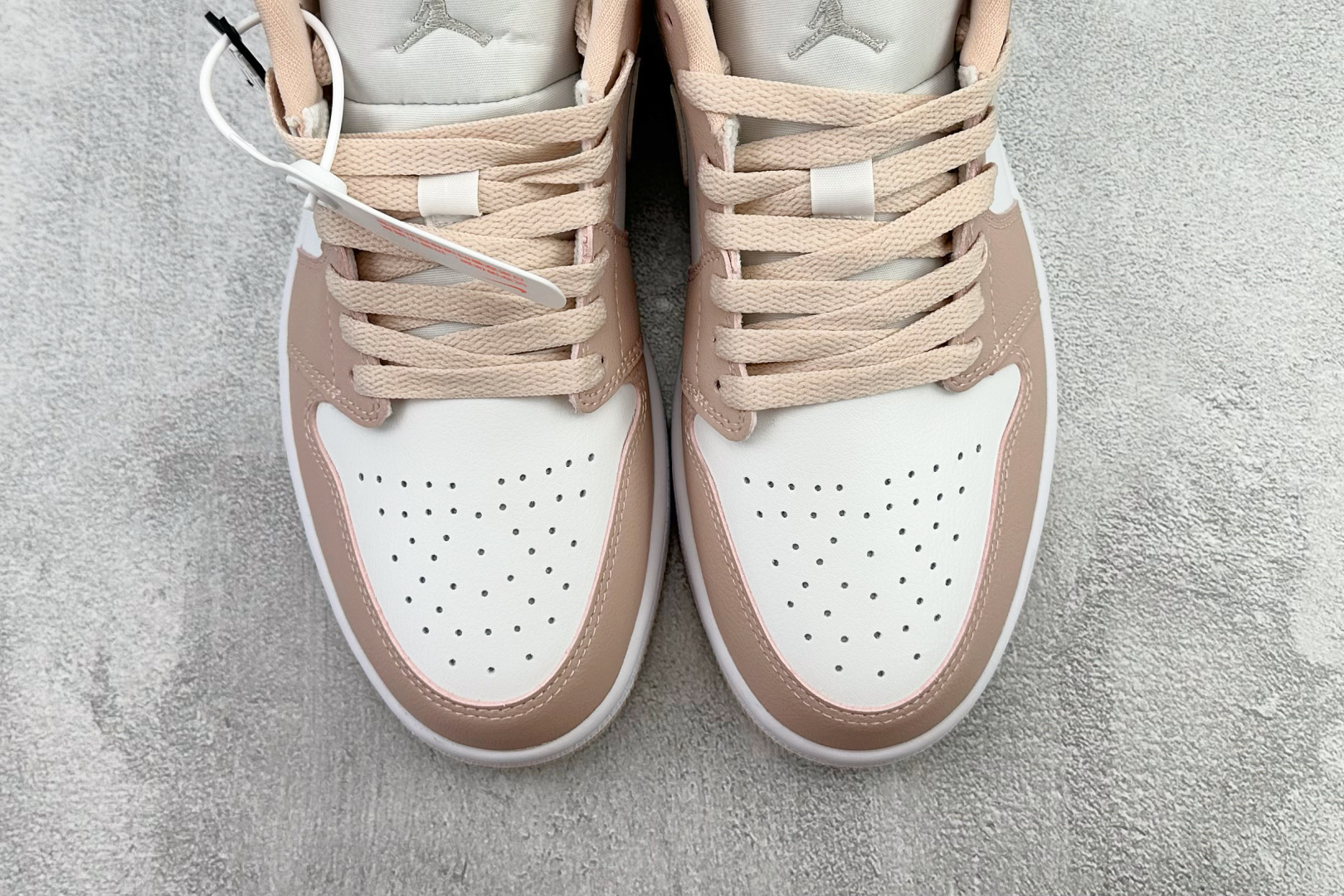平台爆款 Jordan Air Jordan 1 Low 粉白 DC0774-120 平台爆款 Jordan Air Jordan 1 Low 粉白 DC0774-120
