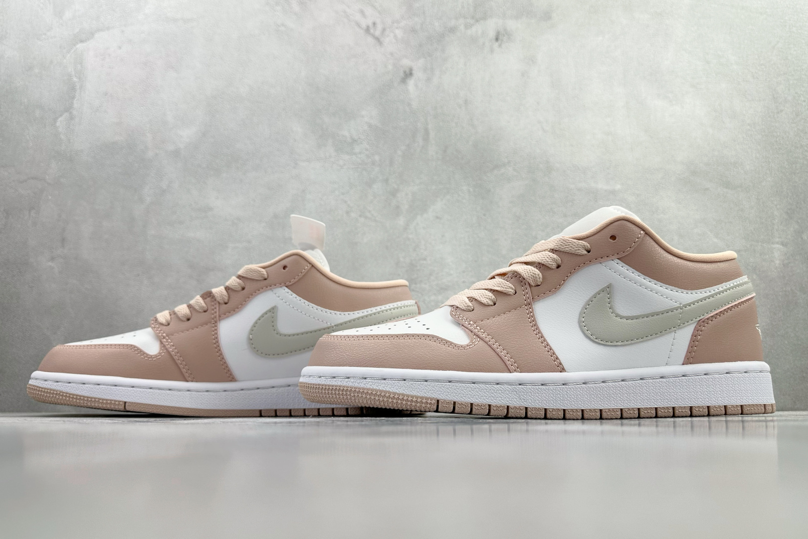 平台爆款 Jordan Air Jordan 1 Low 粉白 DC0774-120 平台爆款 Jordan Air Jordan 1 Low 粉白 DC0774-120