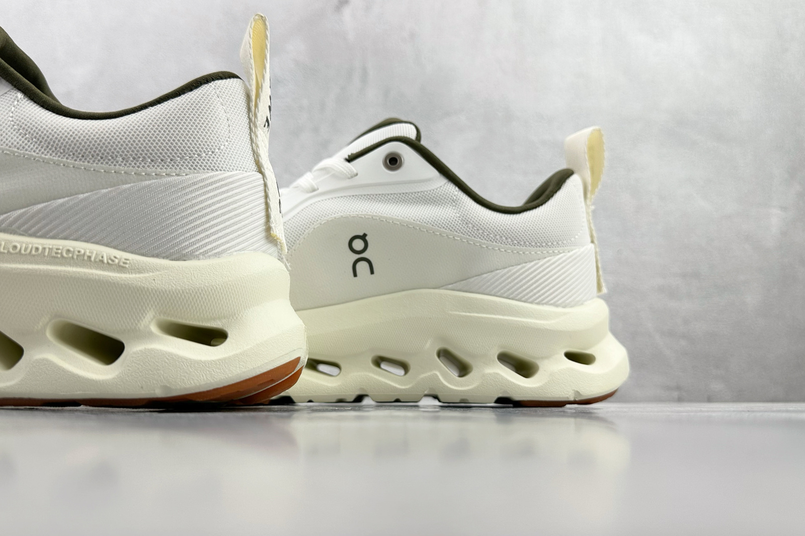 180 LOEWE x On昂跑 Cloudtilt 2 白绿 3ME1069-Chinese UA Cheap High Quatity Brand Clothes Bags handbags Sneakers wholesale wholesaler seller from China Factory suppliers Fashion Clothing Shoes best Quality Beautiful Price 180 LOEWE x On昂跑 Cloudtilt 2 白绿 3ME1069