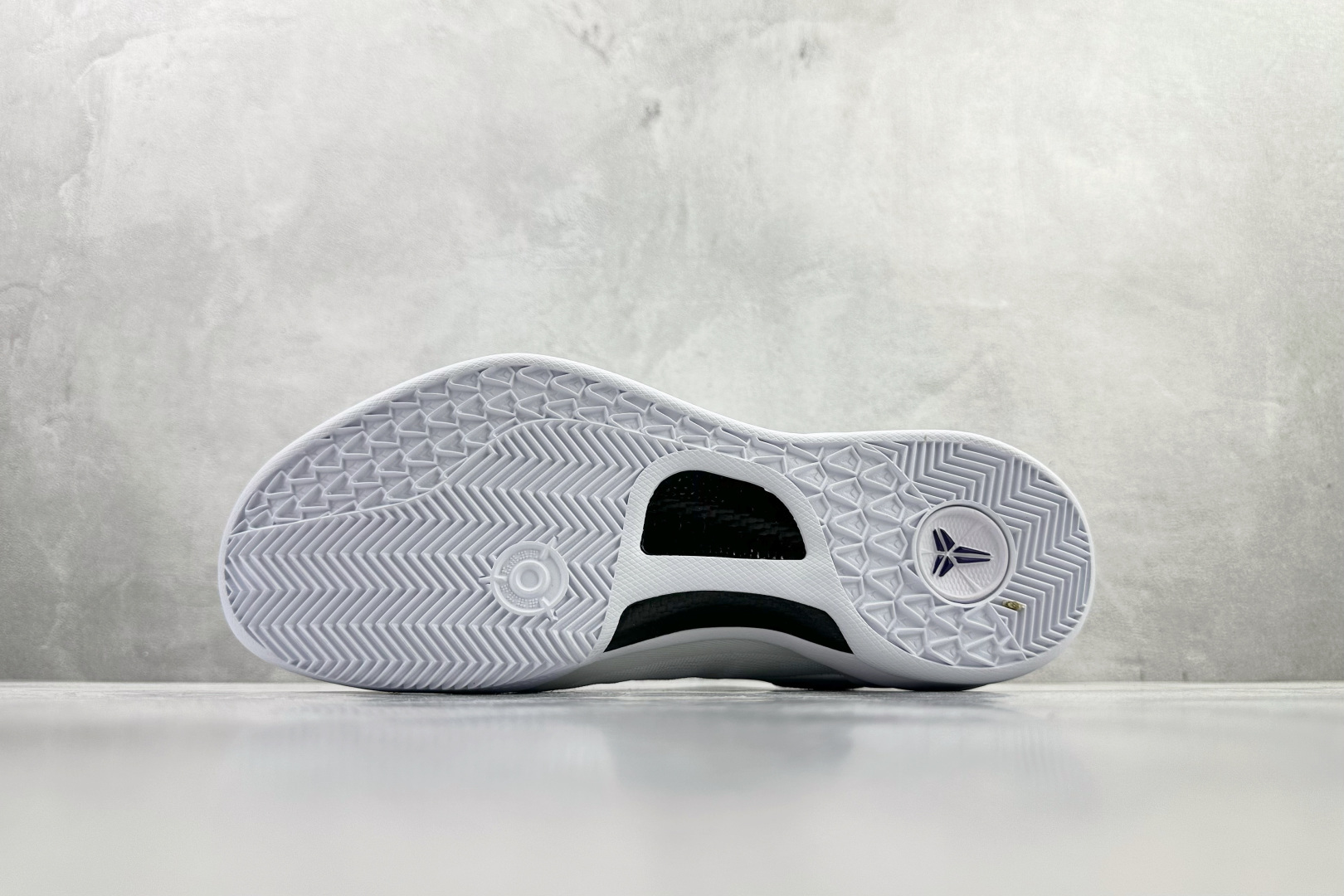 Best Nike Kobe 8 Protro 白色货号：HF9550-100尺码：36 36.5 37