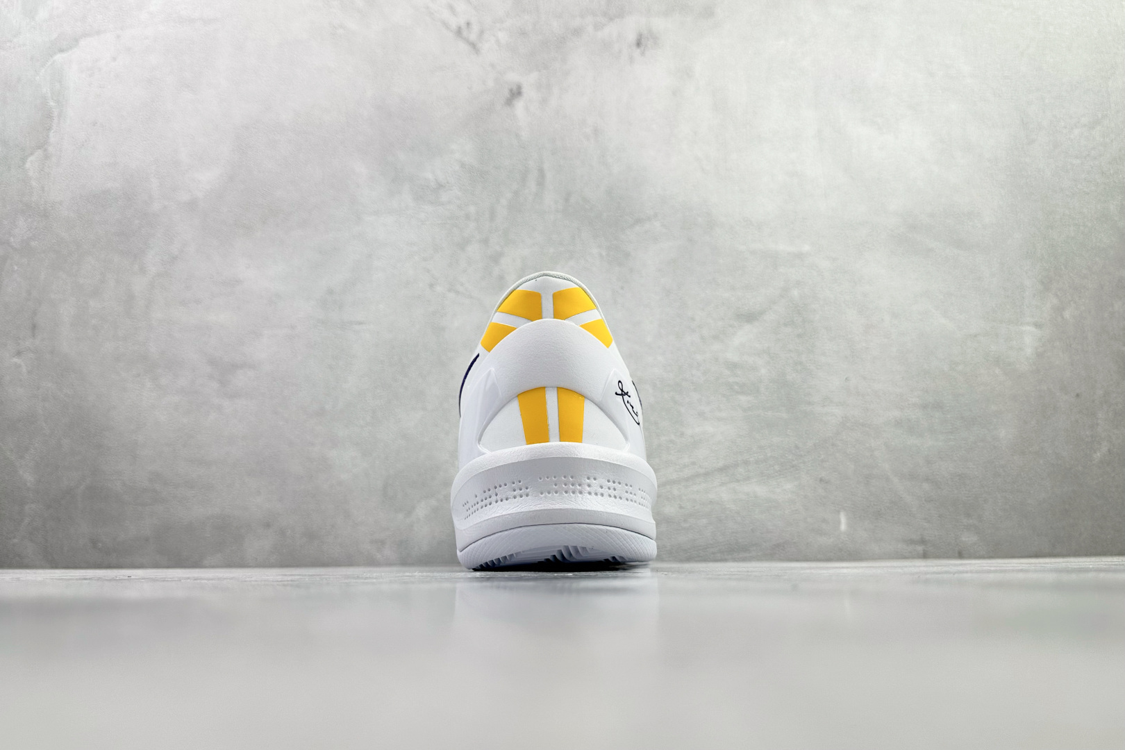 Best Nike Kobe 8 Protro 白色货号：HF9550-100尺码：36 36.5 37