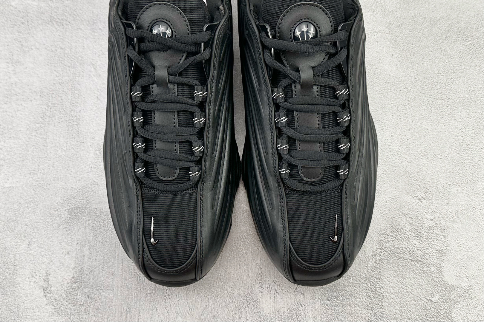 原版开发 NOCTA x Nike Hot Step 2 “Black/Gunmetal” 黑色 DZ7293-001 原版开发 NOCTA x Nike Hot Step 2 “Black/Gunmetal” 黑色 DZ7293-001