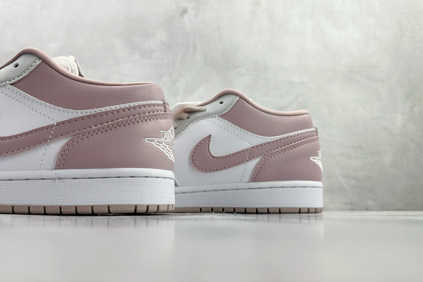 平台爆款 Jordan Air Jordan 1 粉白 DC0774-606 平台爆款 Jordan Air Jordan 1 粉白 DC0774-606
