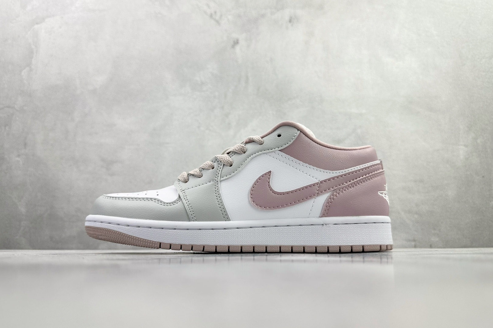 平台爆款 Jordan Air Jordan 1 粉白 DC0774-606 平台爆款 Jordan Air Jordan 1 粉白 DC0774-606