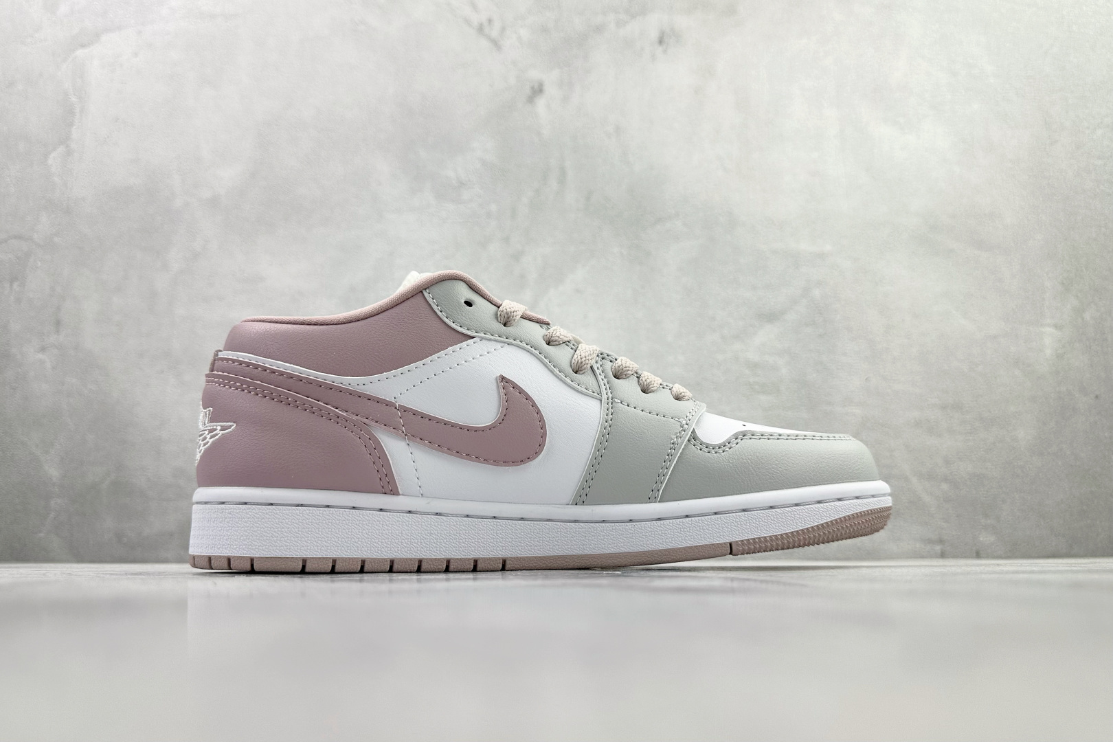 平台爆款 Jordan Air Jordan 1 粉白 DC0774-606 平台爆款 Jordan Air Jordan 1 粉白 DC0774-606