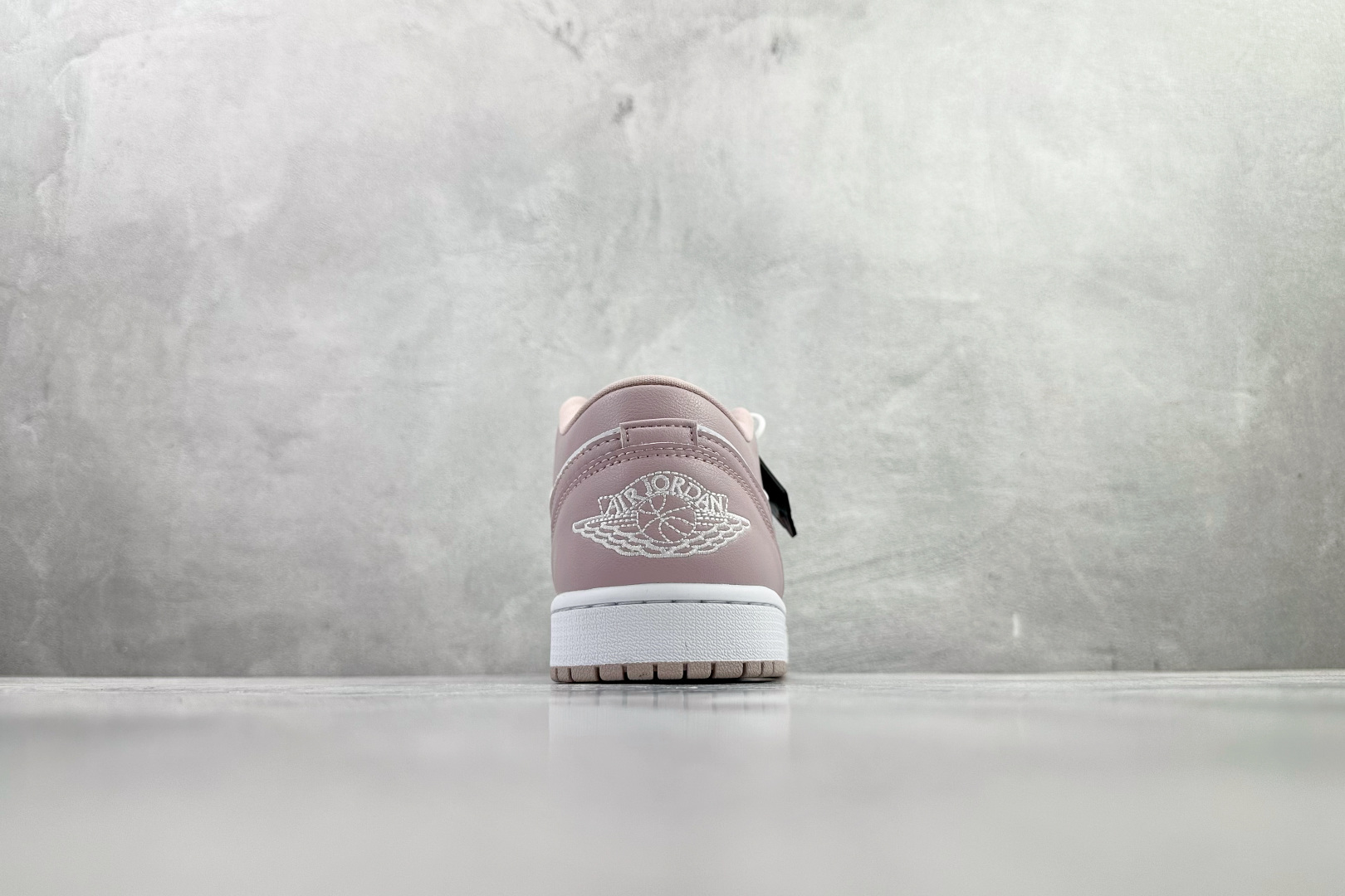 平台爆款 Jordan Air Jordan 1 粉白 DC0774-606 平台爆款 Jordan Air Jordan 1 粉白 DC0774-606