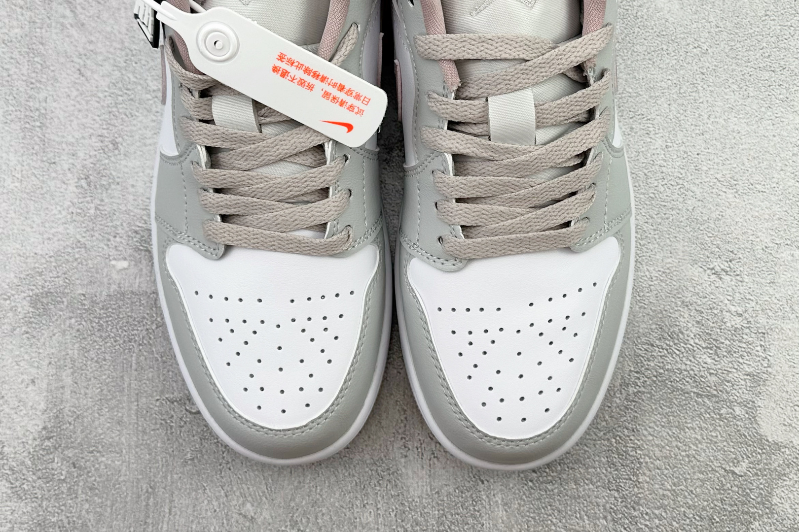 平台爆款 Jordan Air Jordan 1 粉白 DC0774-606 平台爆款 Jordan Air Jordan 1 粉白 DC0774-606