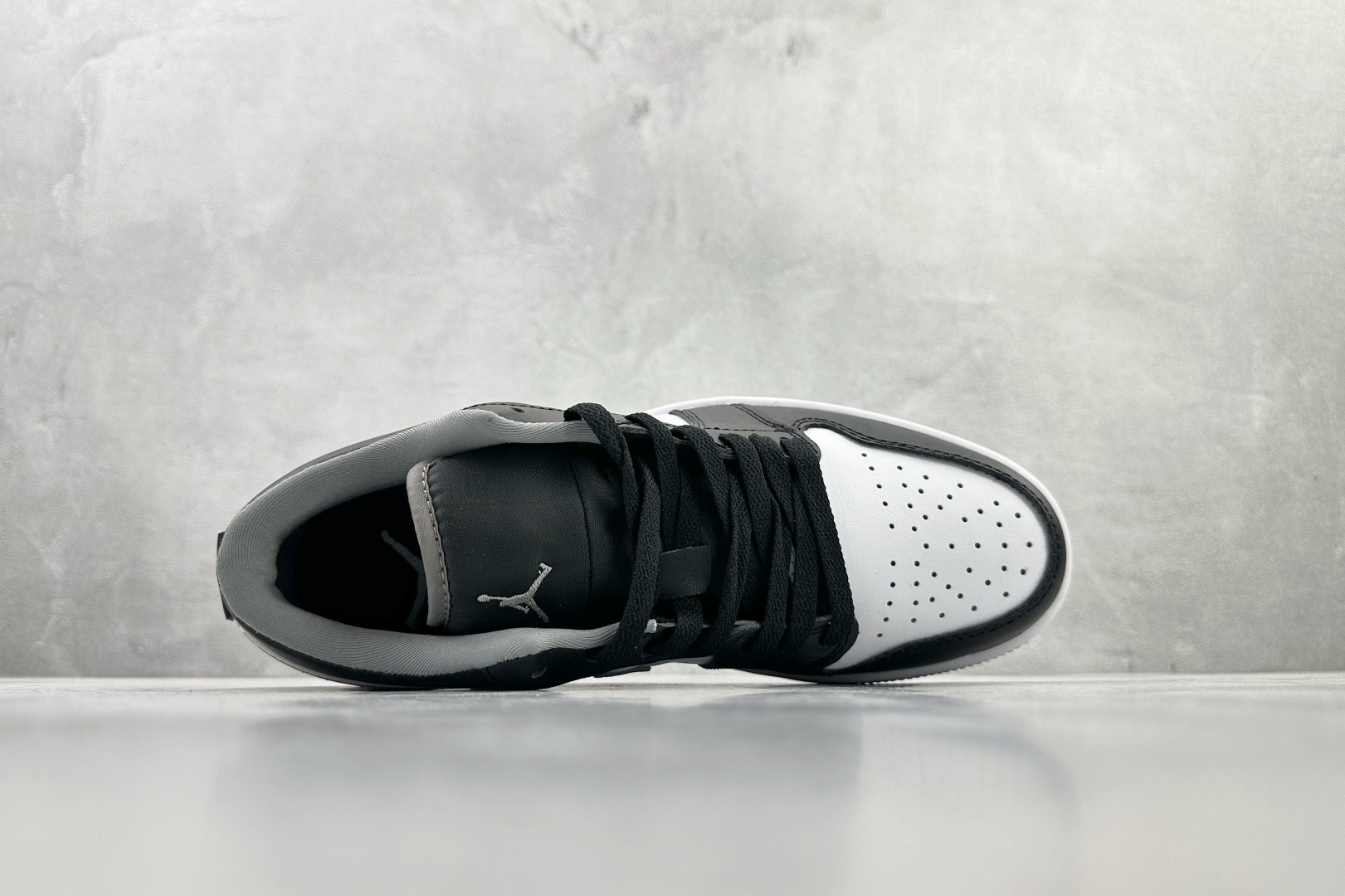 平台爆款 Jordan Air Jordan 1 low ”shadow” 黑白灰 553558-040 平台爆款 Jordan Air Jordan 1 low ”shadow” 黑白灰 553558-040