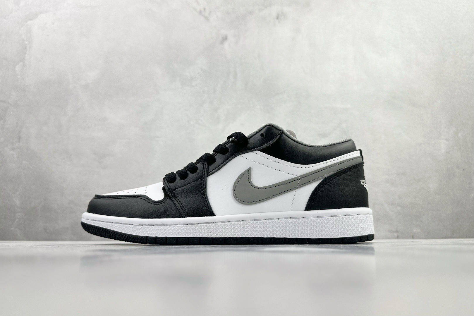 平台爆款 Jordan Air Jordan 1 low ”shadow” 黑白灰 553558-040 平台爆款 Jordan Air Jordan 1 low ”shadow” 黑白灰 553558-040
