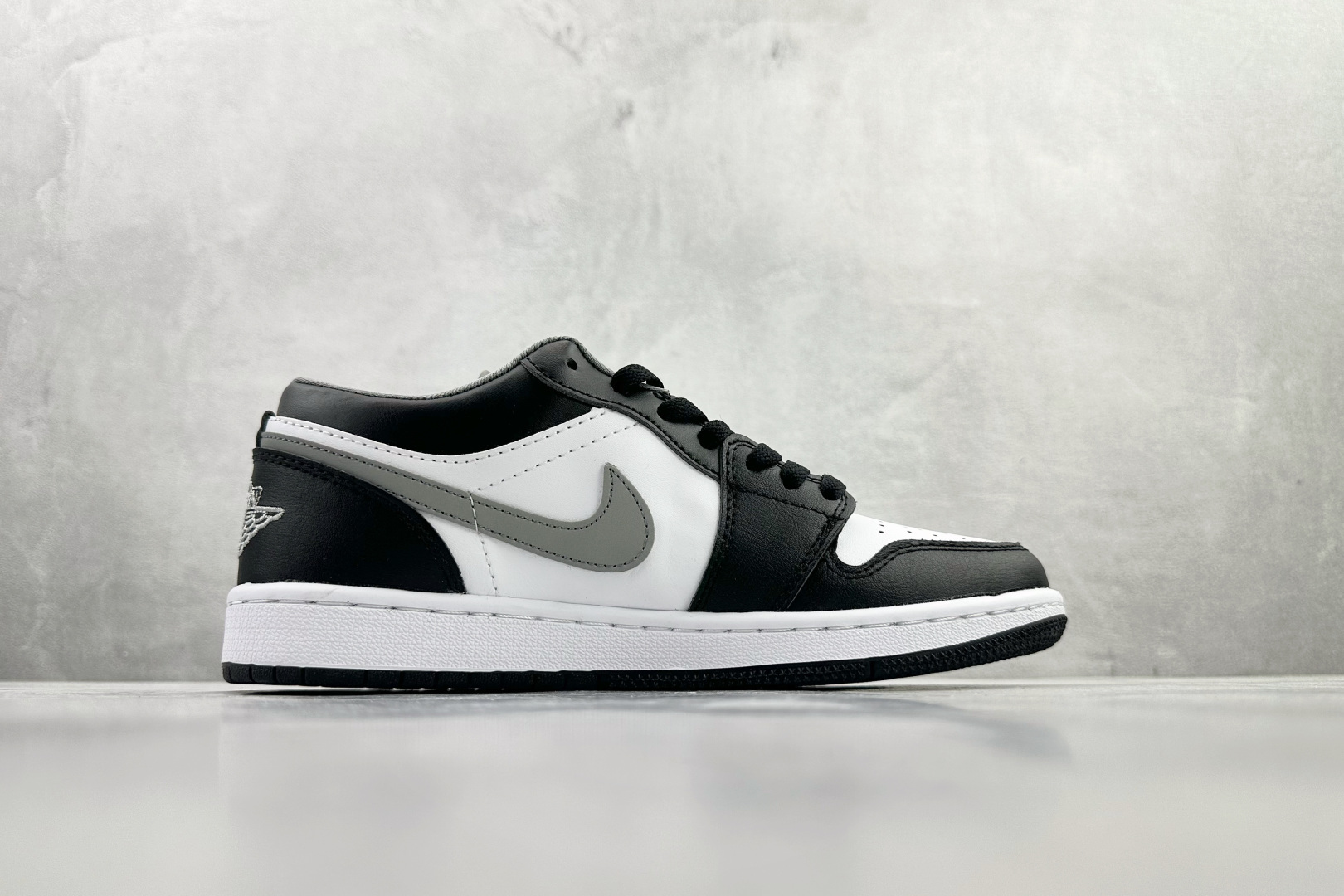 平台爆款 Jordan Air Jordan 1 low ”shadow” 黑白灰 553558-040 平台爆款 Jordan Air Jordan 1 low ”shadow” 黑白灰 553558-040