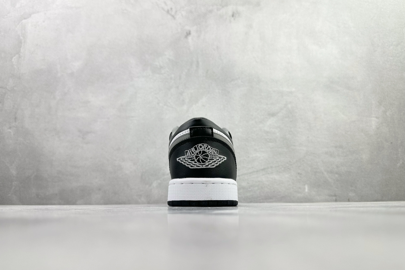 平台爆款 Jordan Air Jordan 1 low ”shadow” 黑白灰 553558-040 平台爆款 Jordan Air Jordan 1 low ”shadow” 黑白灰 553558-040