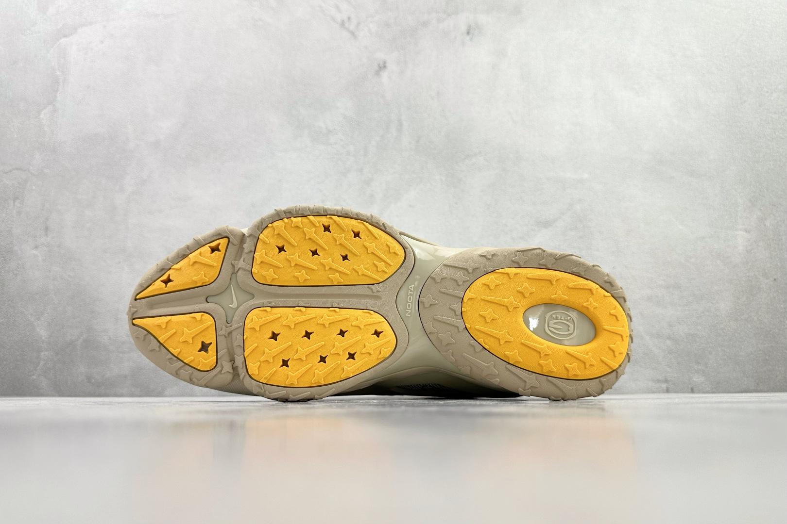 原版开发 NOCTA x Nike Hot Step 2 米色 DZ7293-200 原版开发 NOCTA x Nike Hot Step 2 米色 DZ7293-200