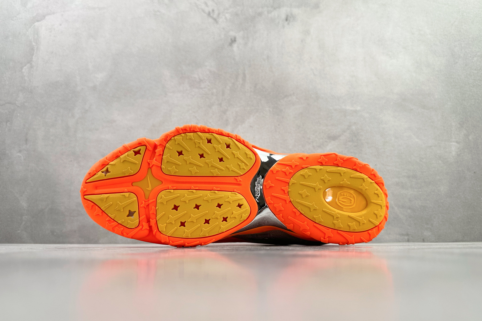 原版开发 NOCTA x Nike Hot Step Air Terra 联名款 橙色 DZ7293-800 原版开发 NOCTA x Nike Hot Step Air Terra 联名款 橙色 DZ7293-800