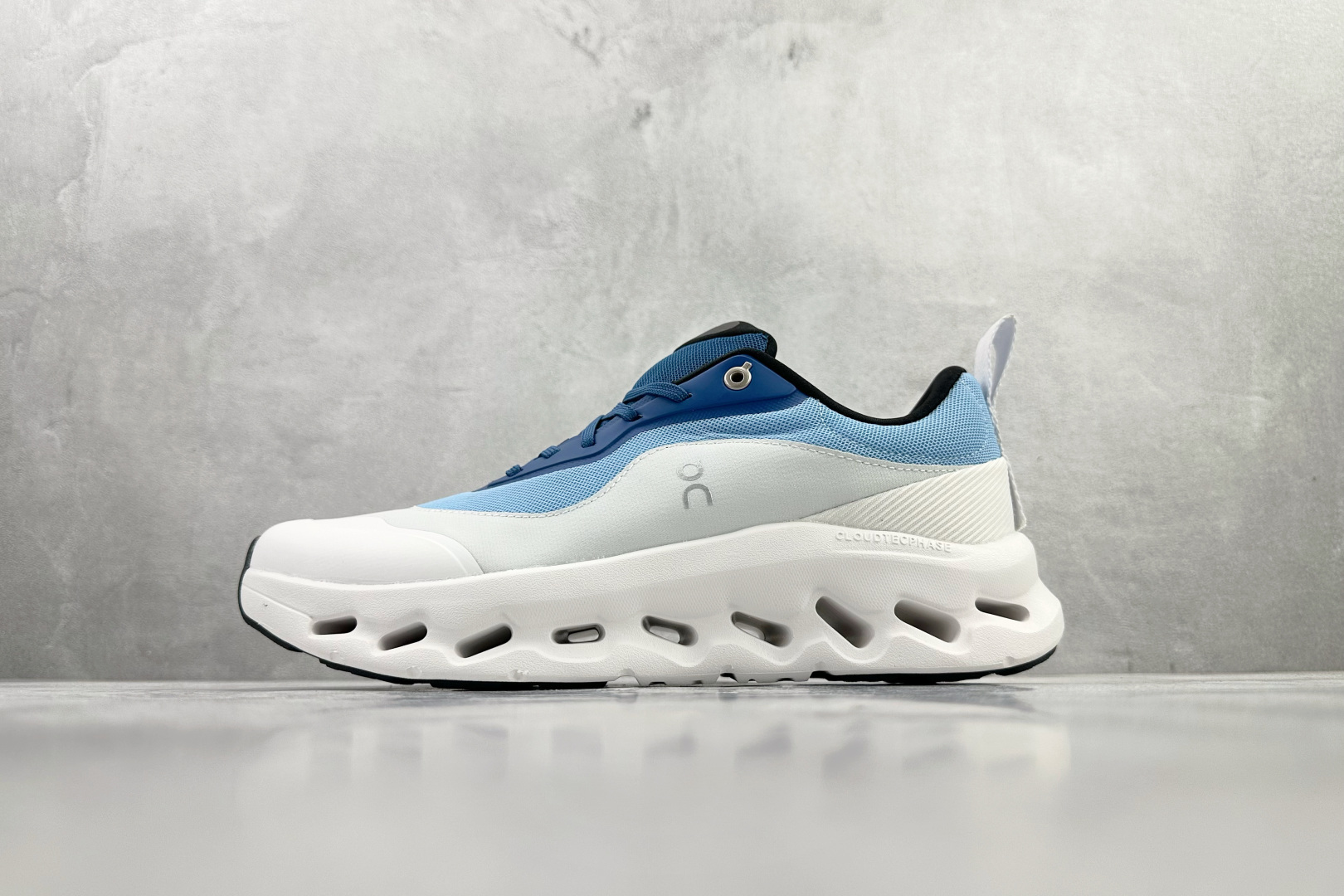 LOEWE x On昂跑 Cloudtilt 2 白蓝 3ME1069 LOEWE x On昂跑 Cloudtilt 2 白蓝 3ME1069